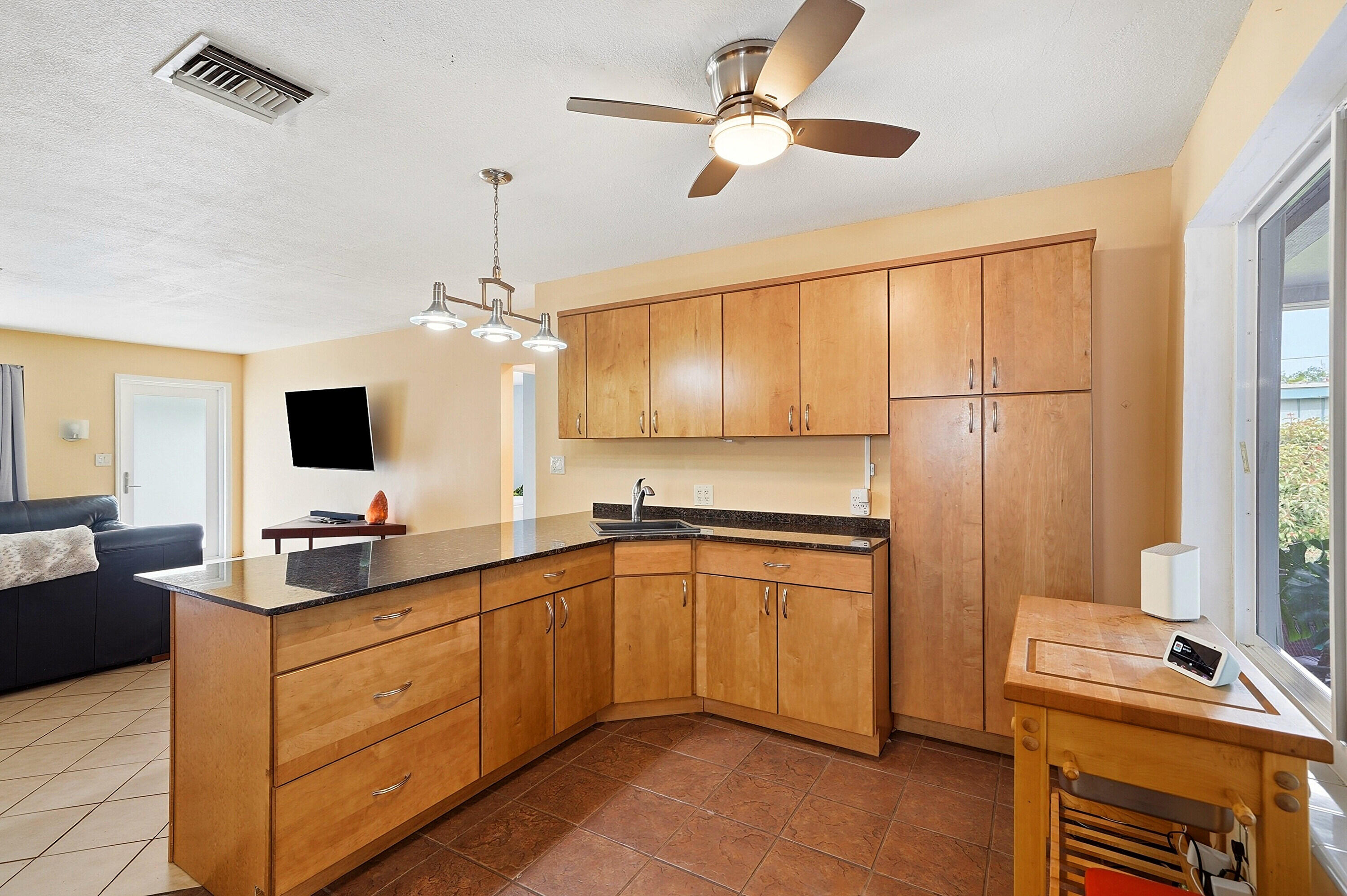 HOLLYWOOD LITTLE RANCHES - Residential