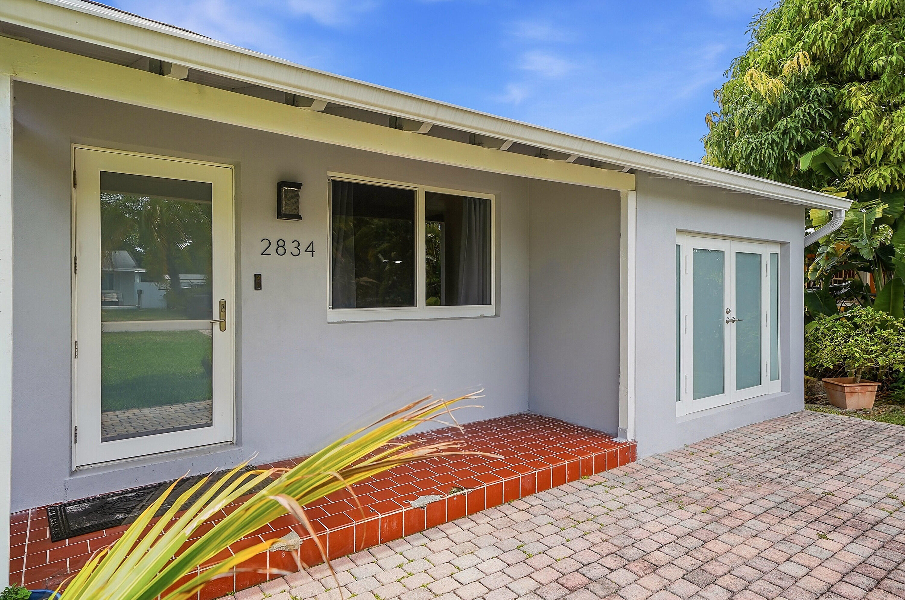 HOLLYWOOD LITTLE RANCHES - Residential