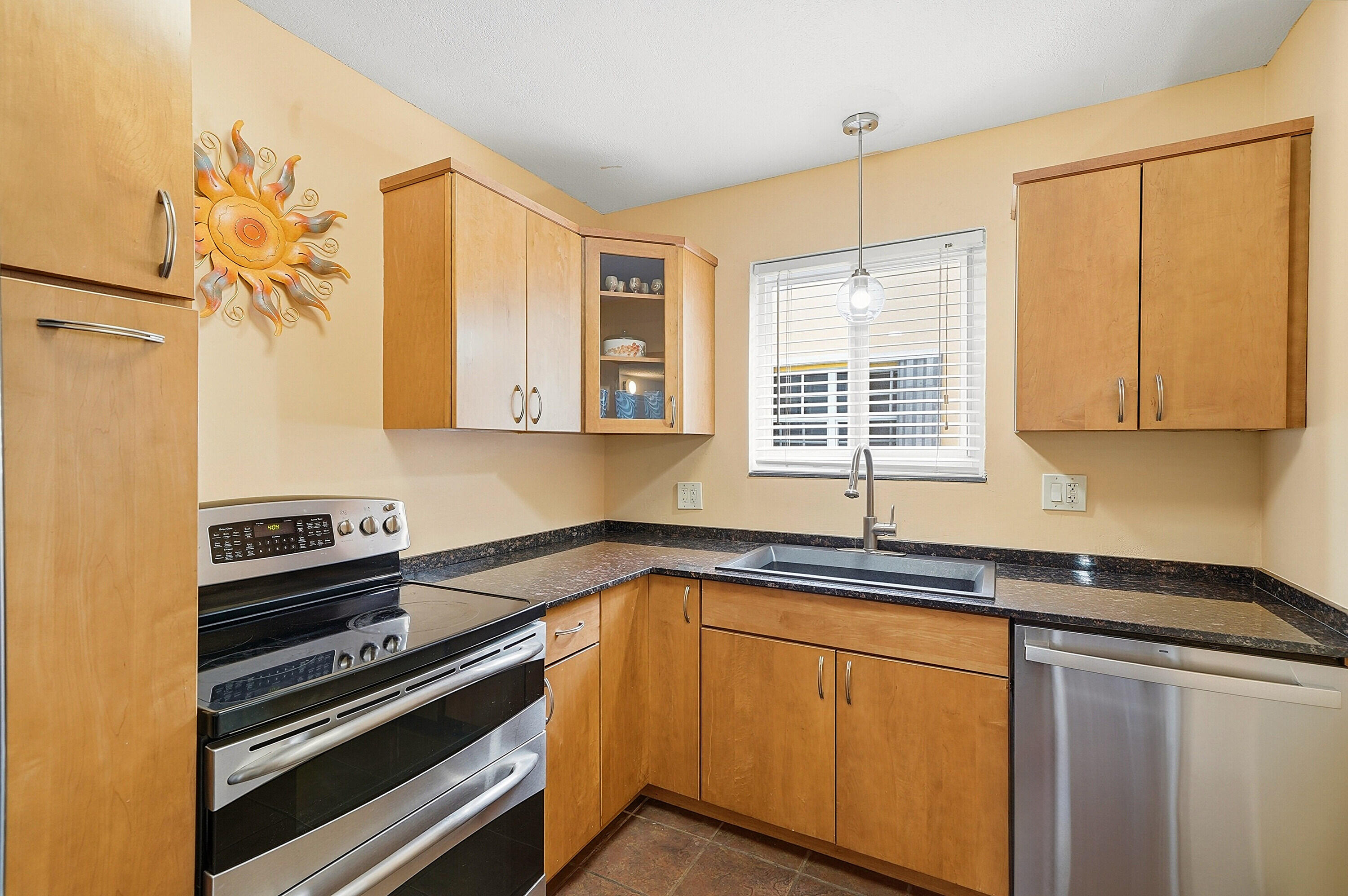HOLLYWOOD LITTLE RANCHES - Residential