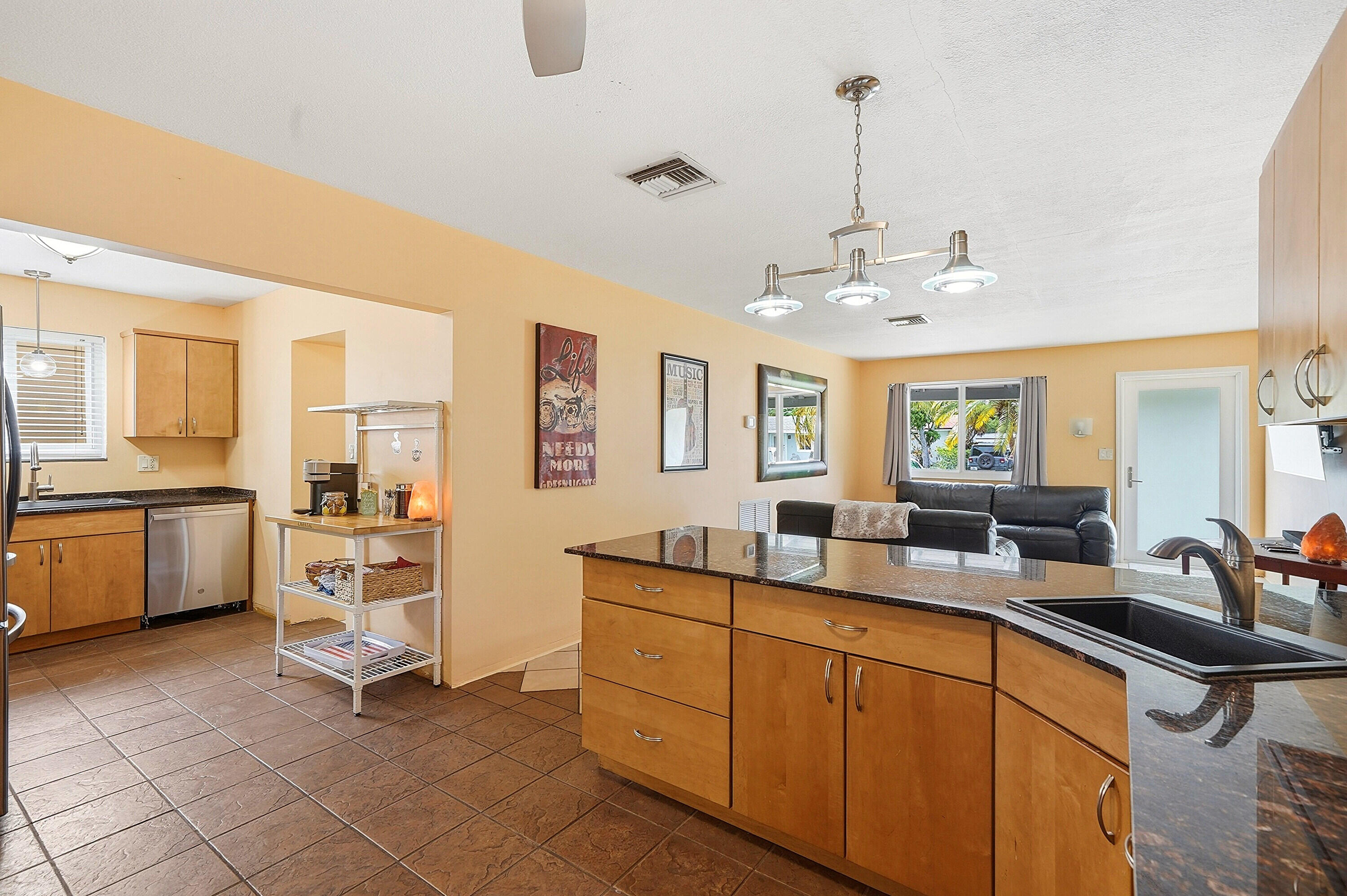 HOLLYWOOD LITTLE RANCHES - Residential