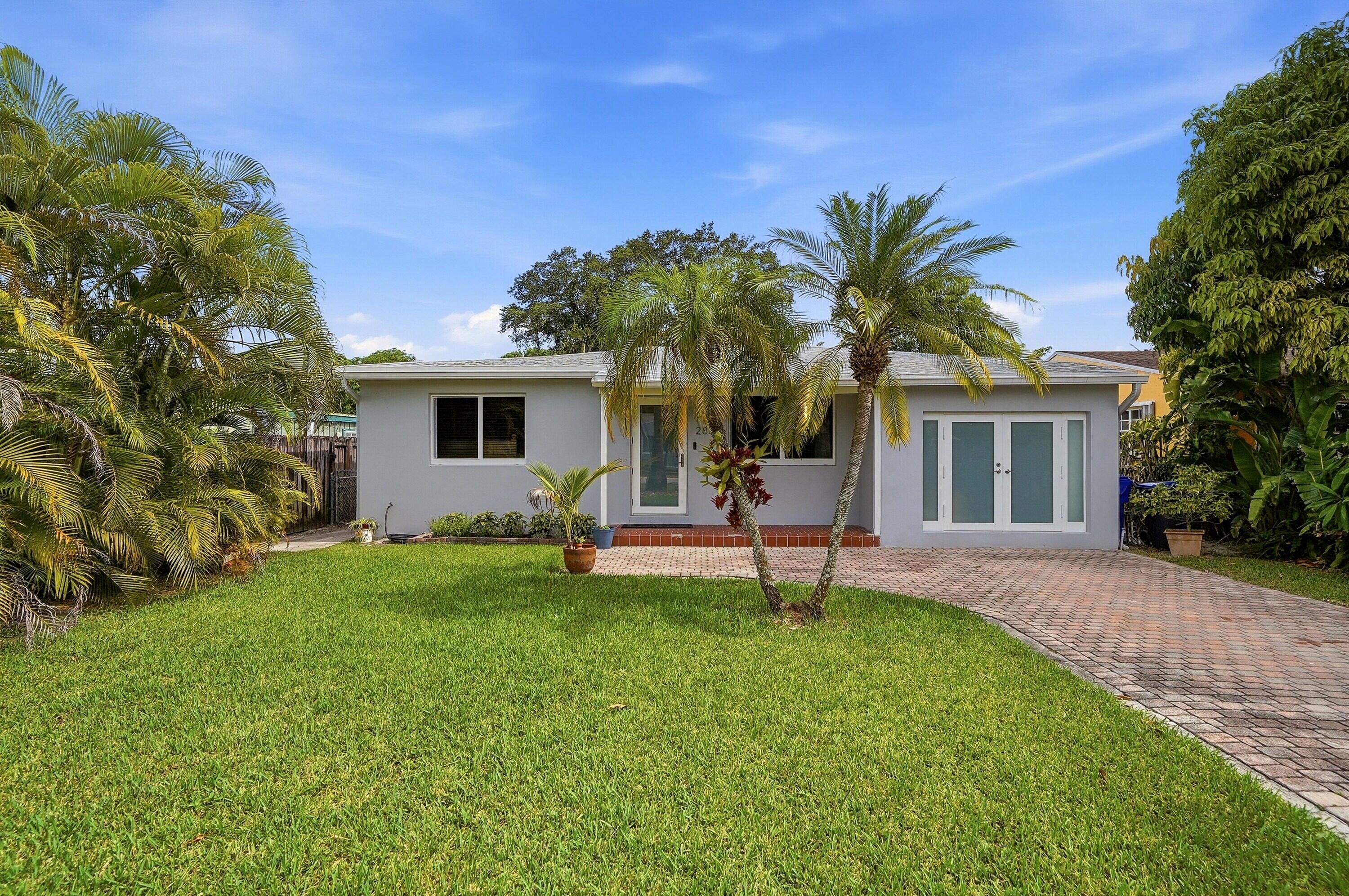 HOLLYWOOD LITTLE RANCHES - Residential