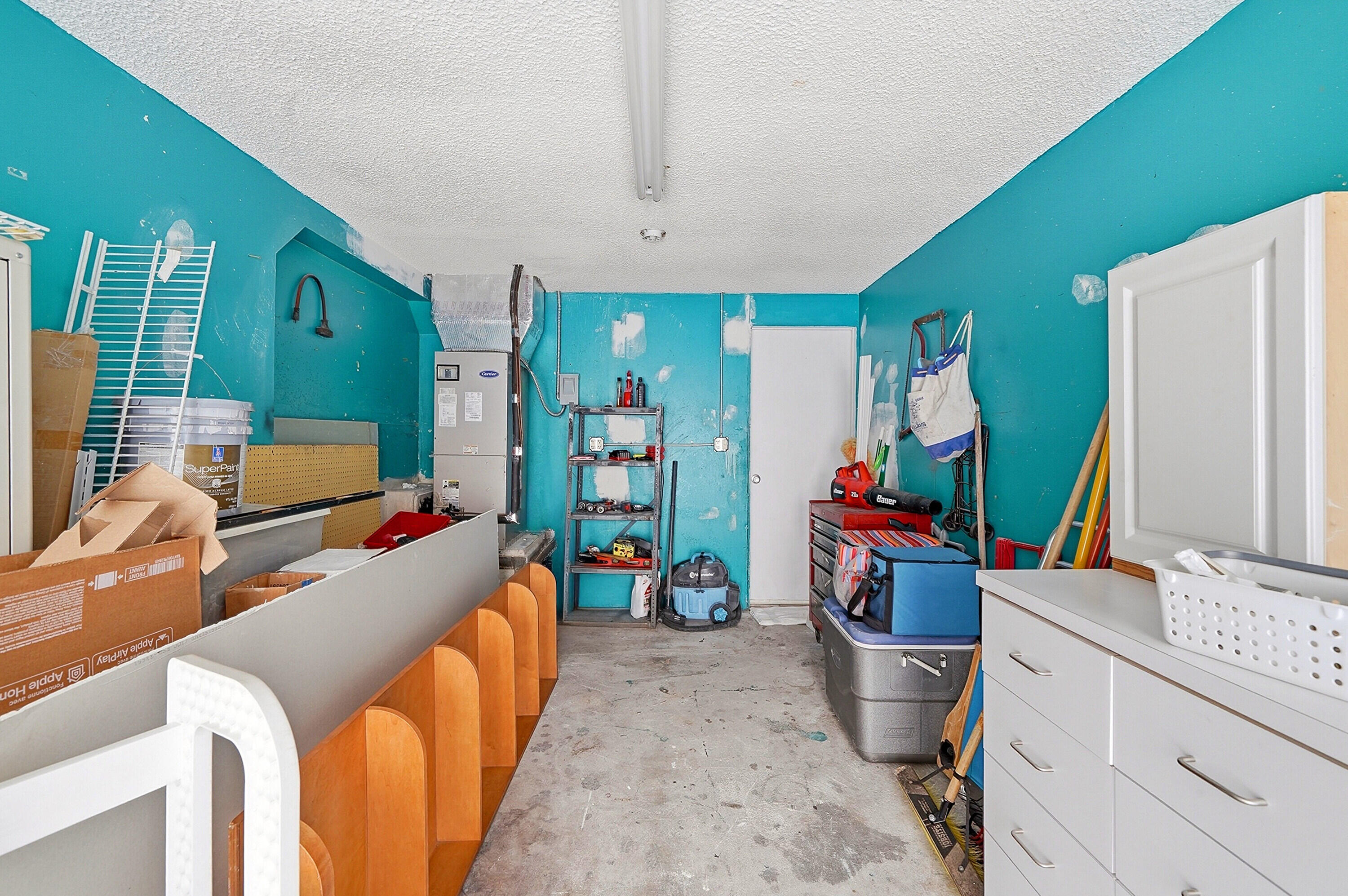 HOLLYWOOD LITTLE RANCHES - Residential