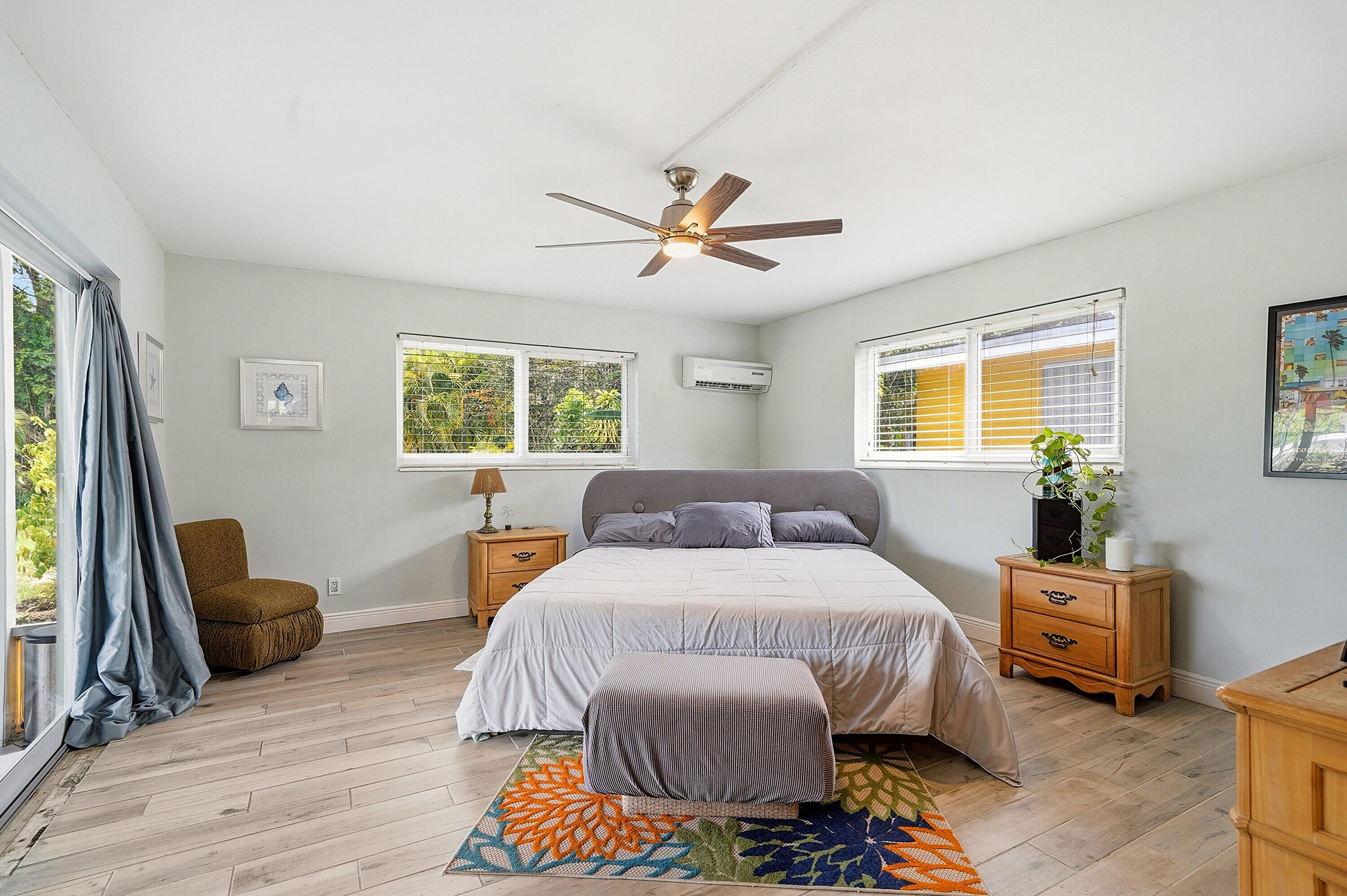 HOLLYWOOD LITTLE RANCHES - Residential