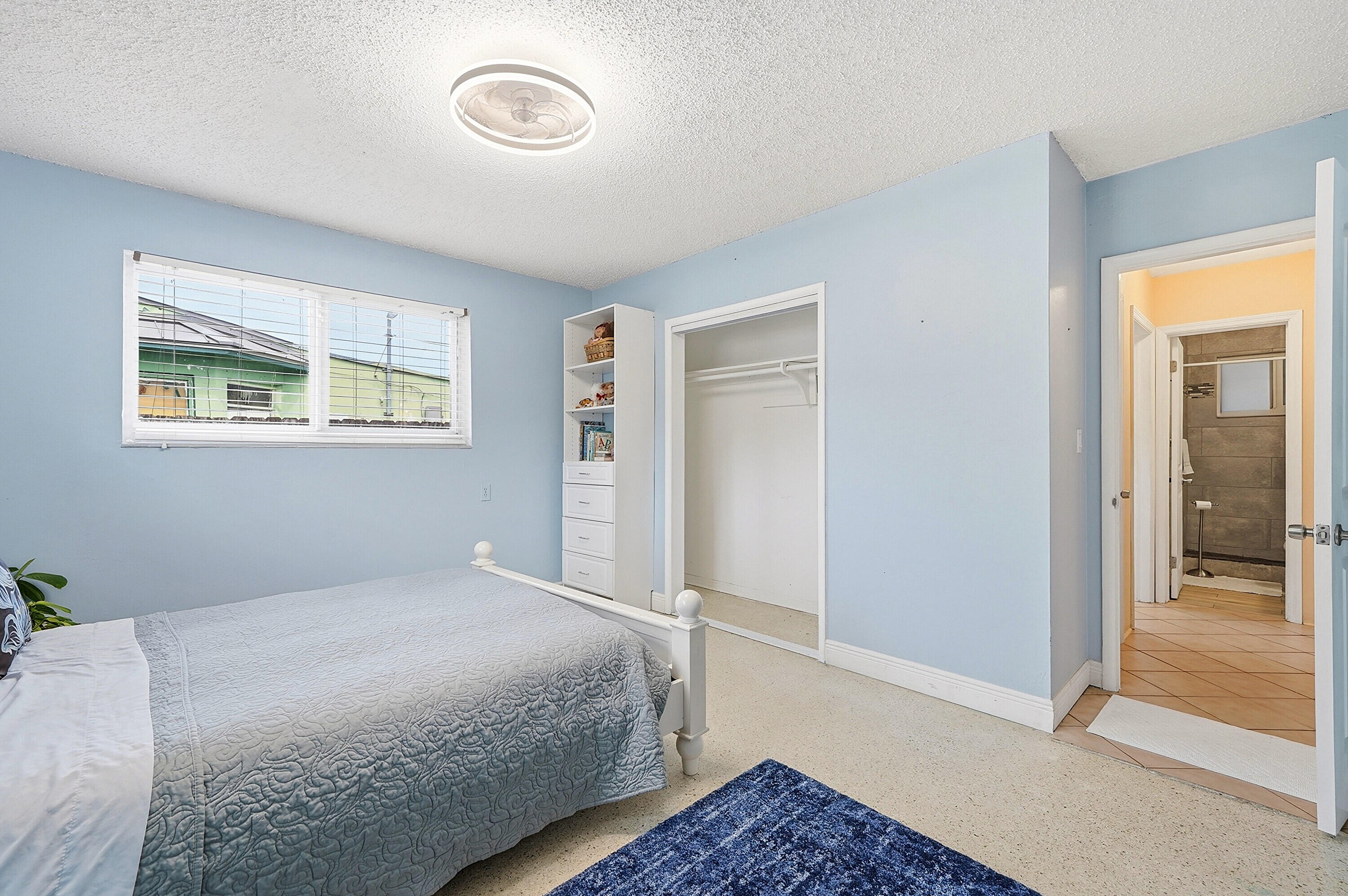 HOLLYWOOD LITTLE RANCHES - Residential