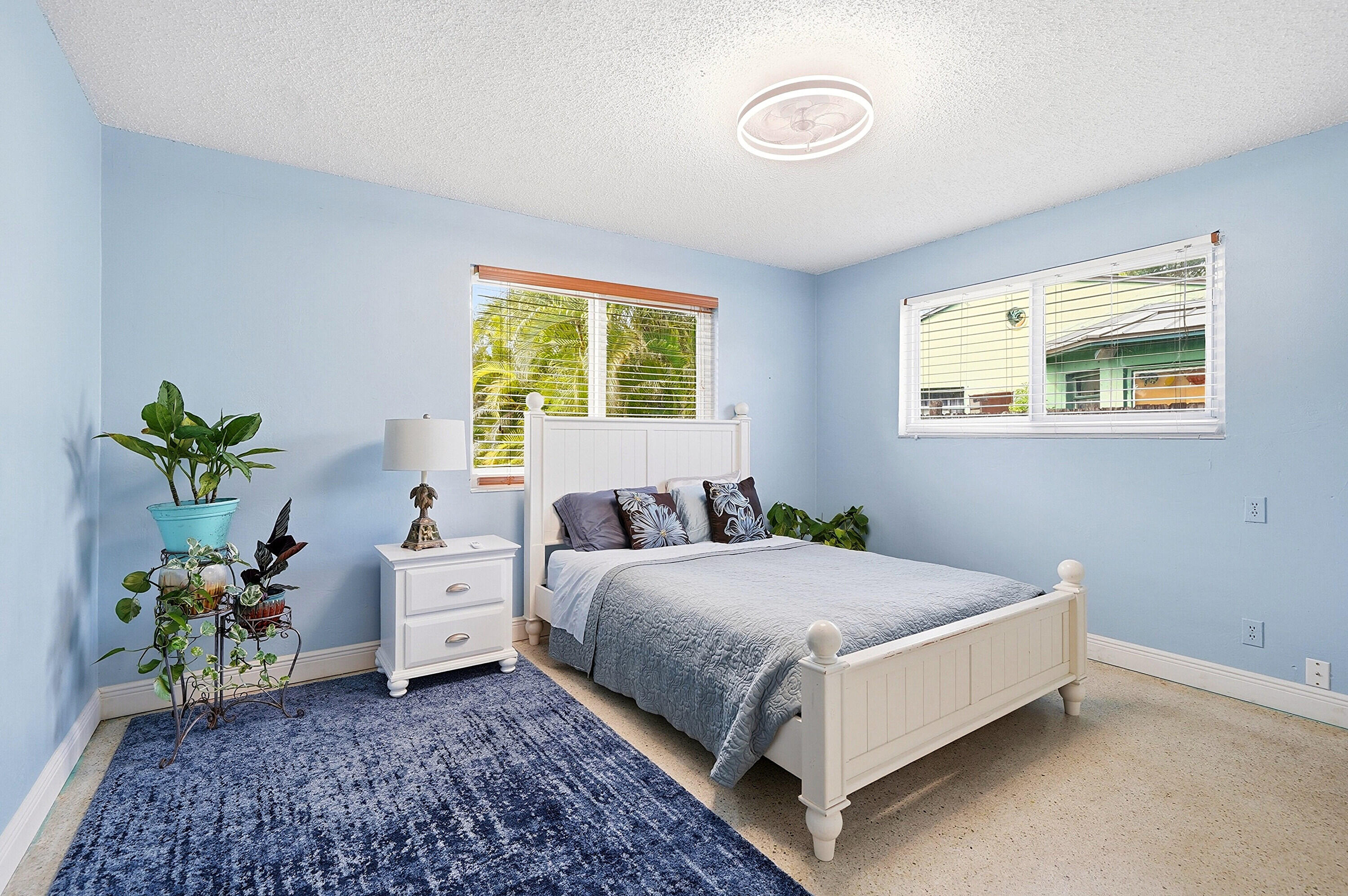 HOLLYWOOD LITTLE RANCHES - Residential