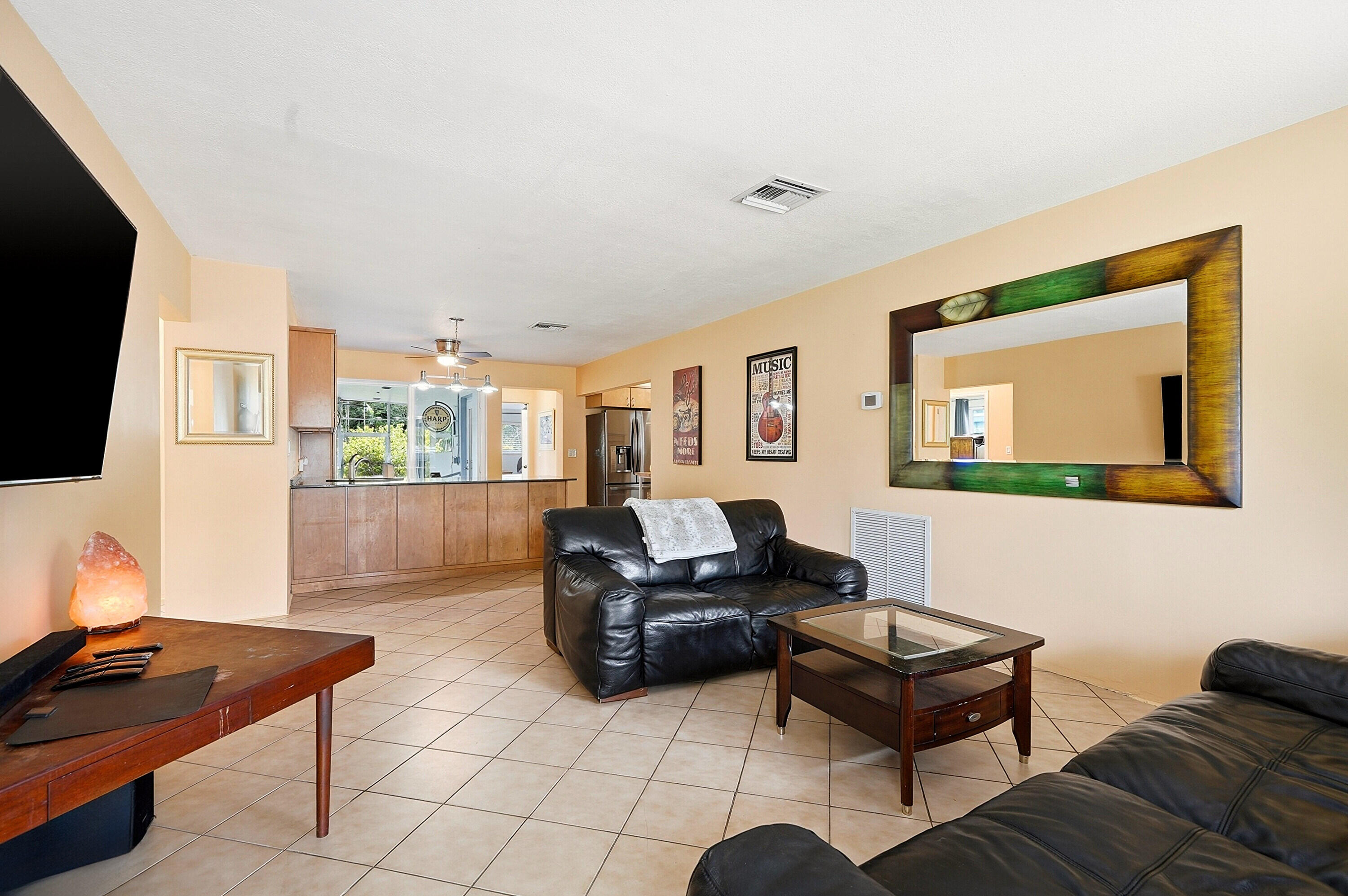 HOLLYWOOD LITTLE RANCHES - Residential