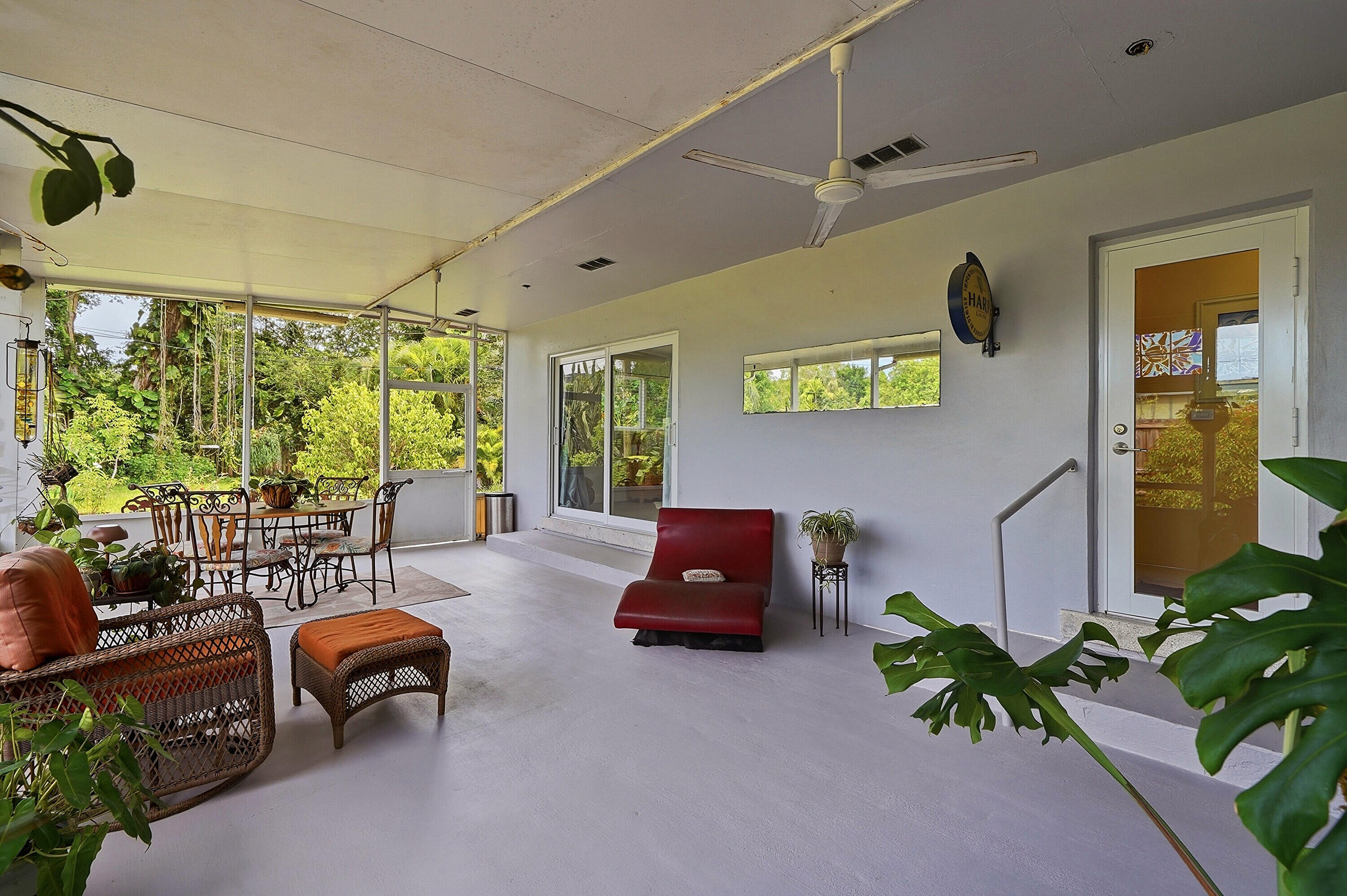 HOLLYWOOD LITTLE RANCHES - Residential