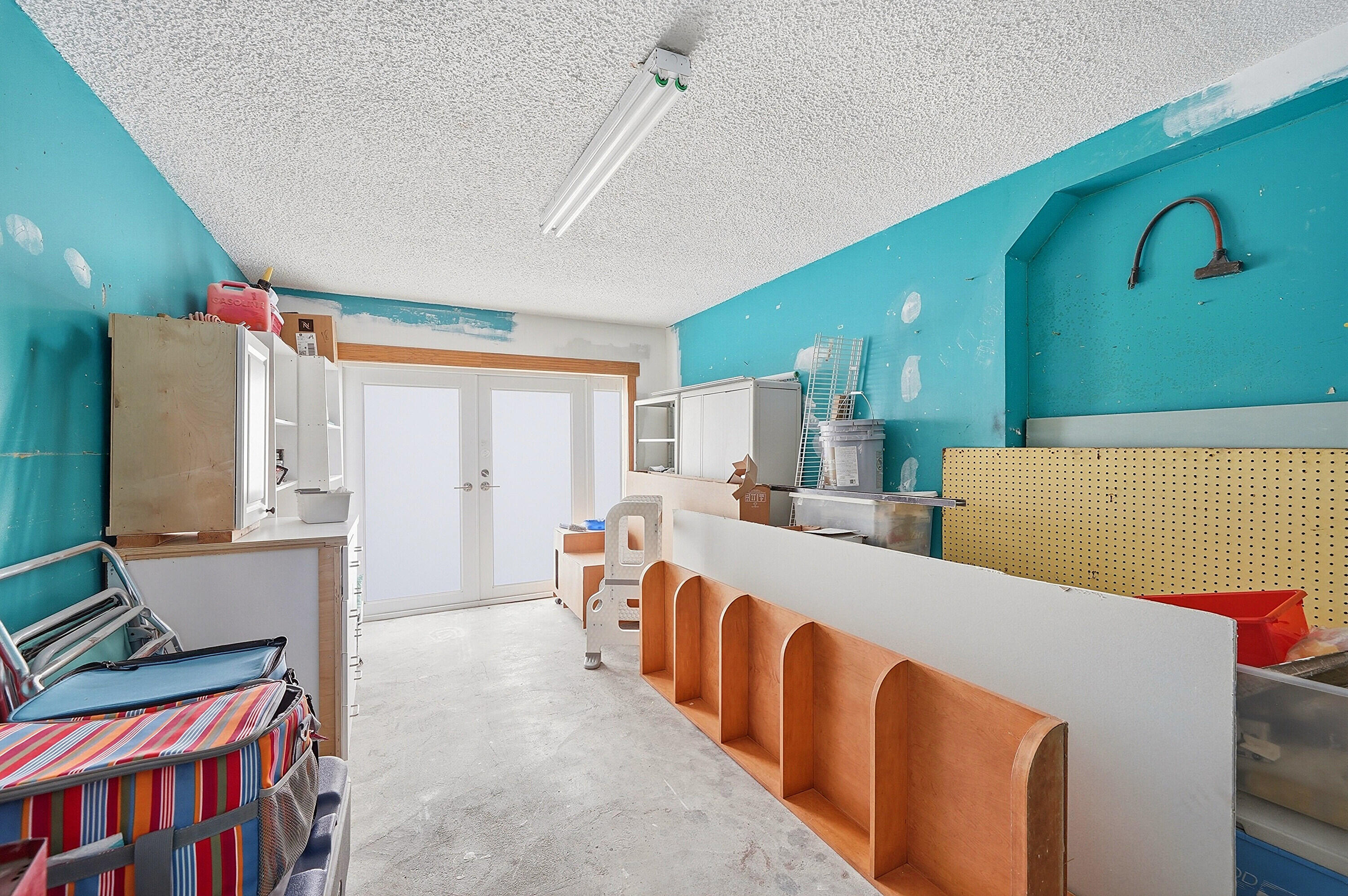 HOLLYWOOD LITTLE RANCHES - Residential