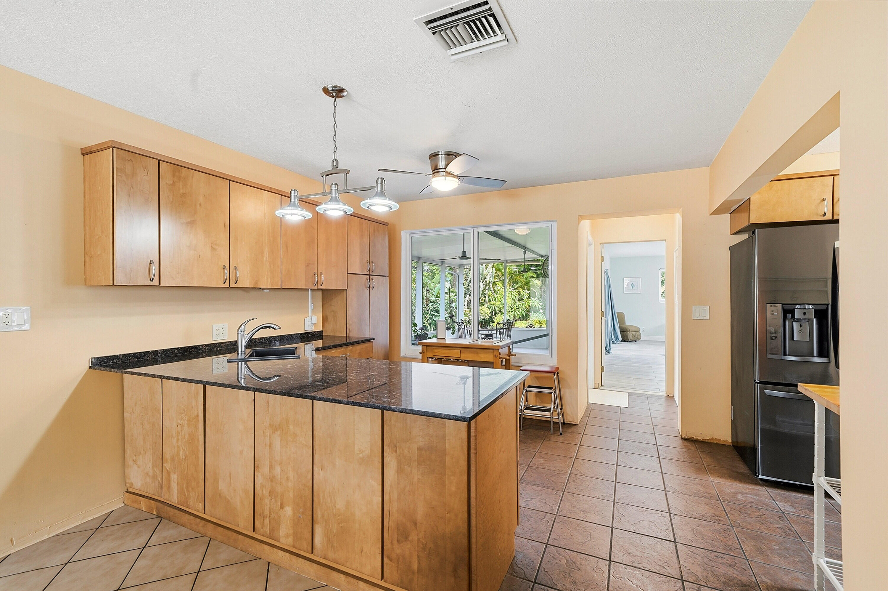 HOLLYWOOD LITTLE RANCHES - Residential