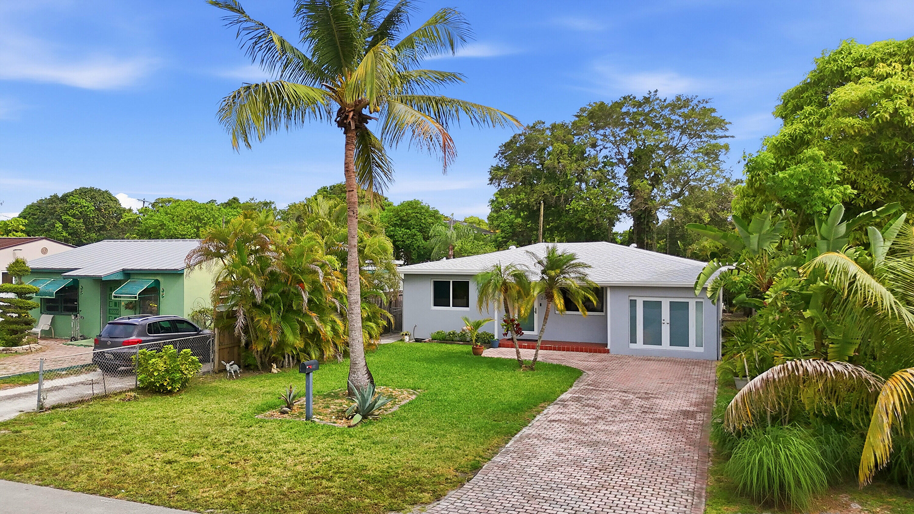 HOLLYWOOD LITTLE RANCHES - Residential