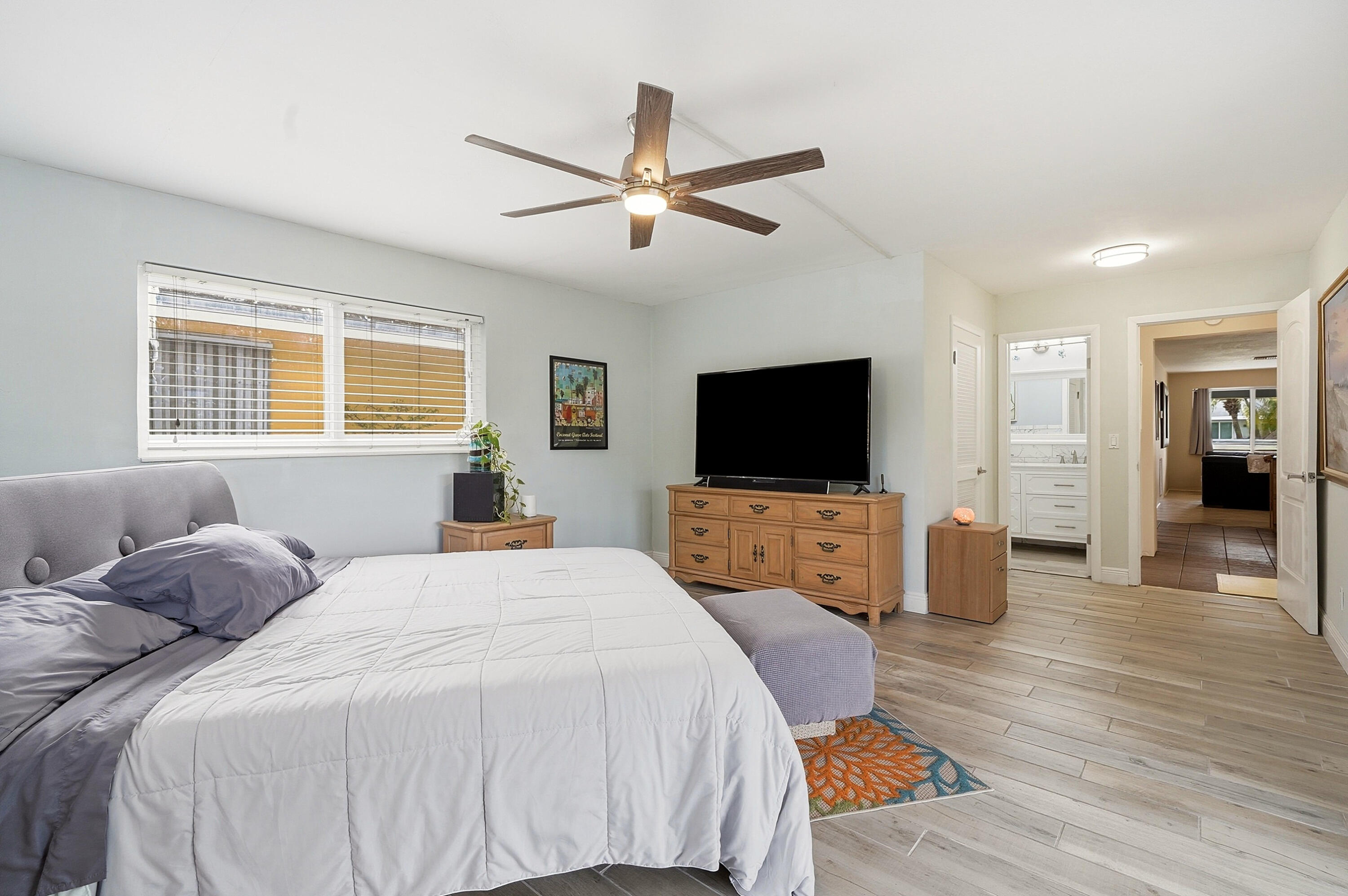 HOLLYWOOD LITTLE RANCHES - Residential