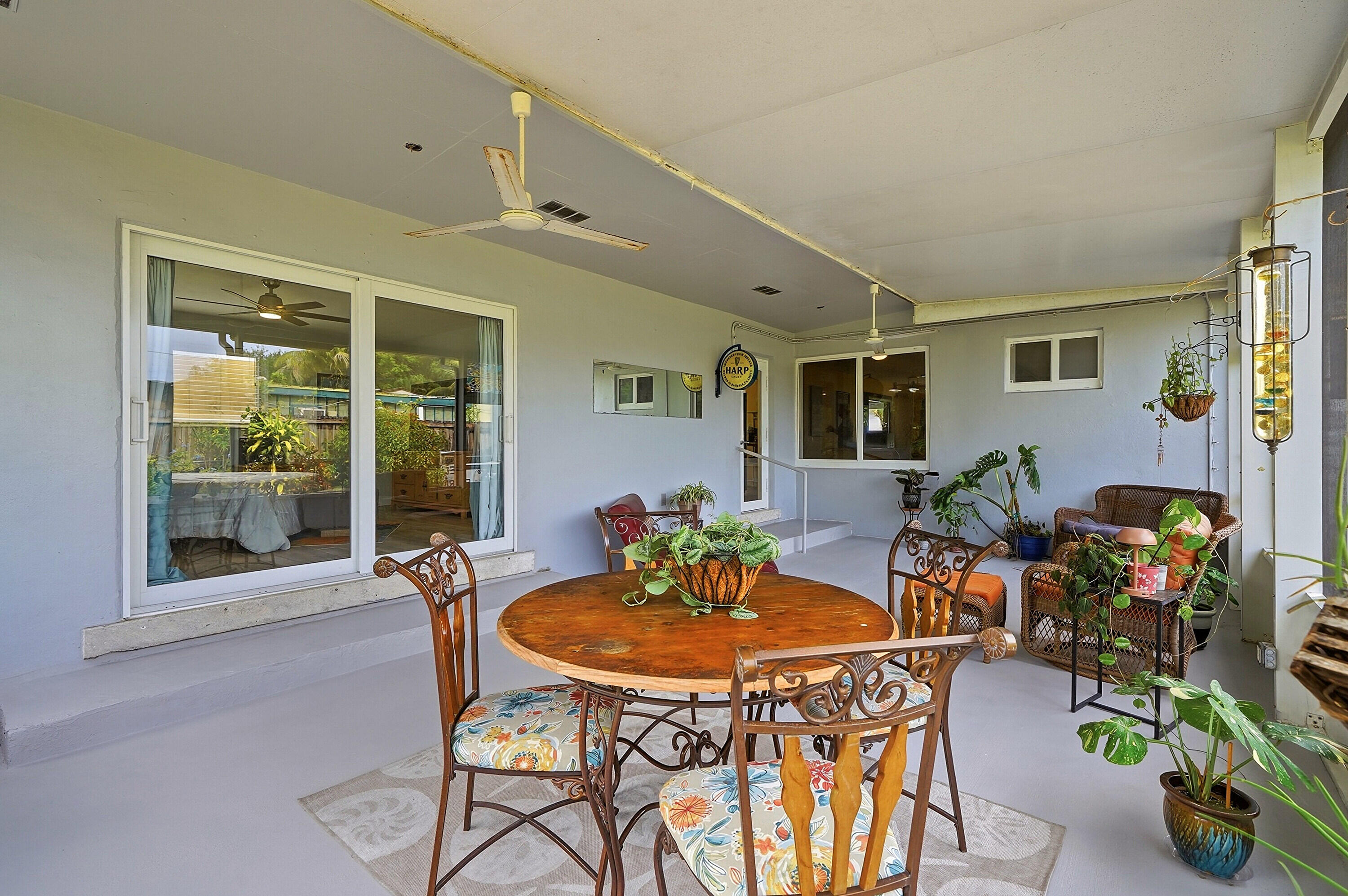 HOLLYWOOD LITTLE RANCHES - Residential