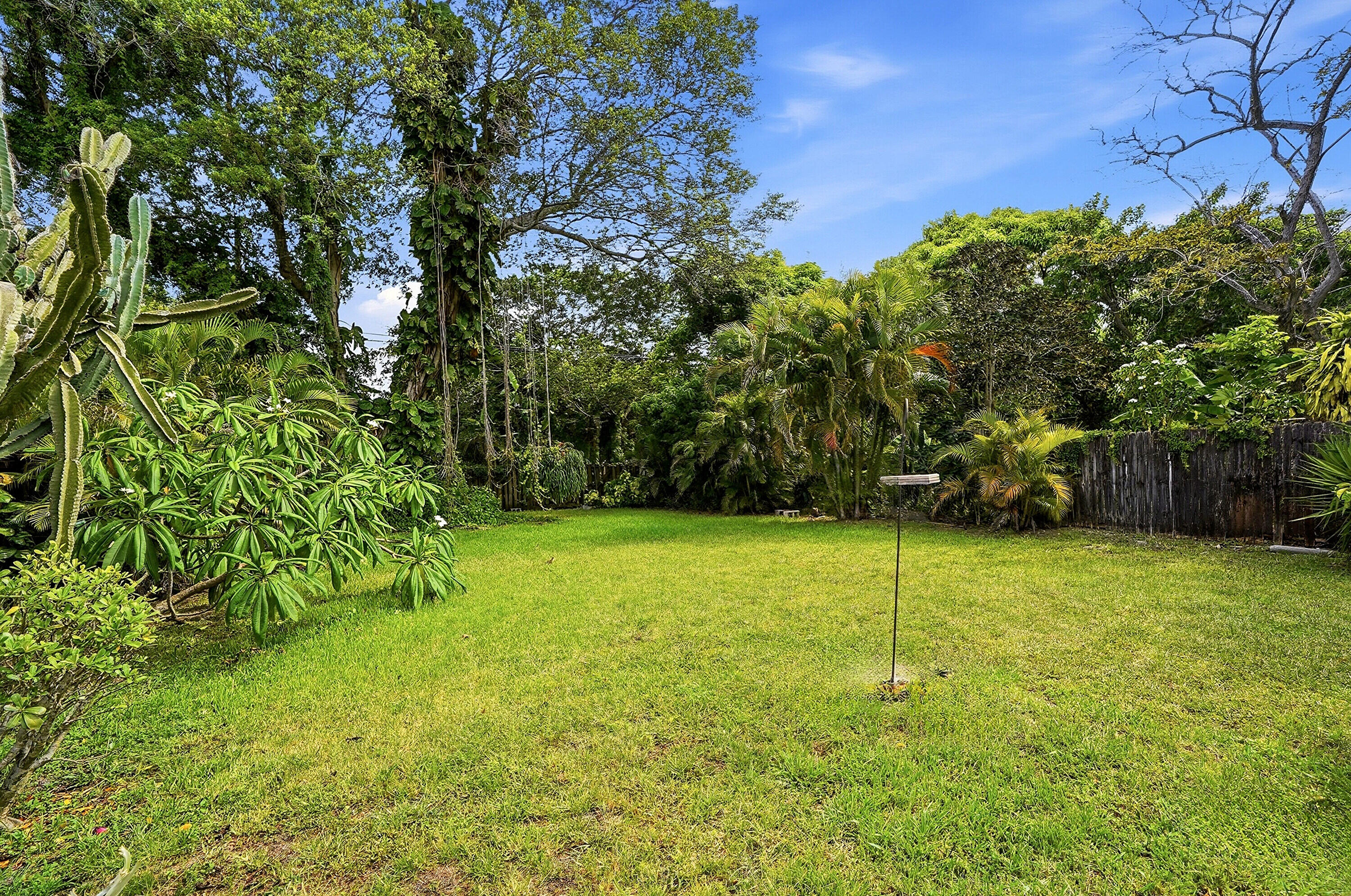HOLLYWOOD LITTLE RANCHES - Residential