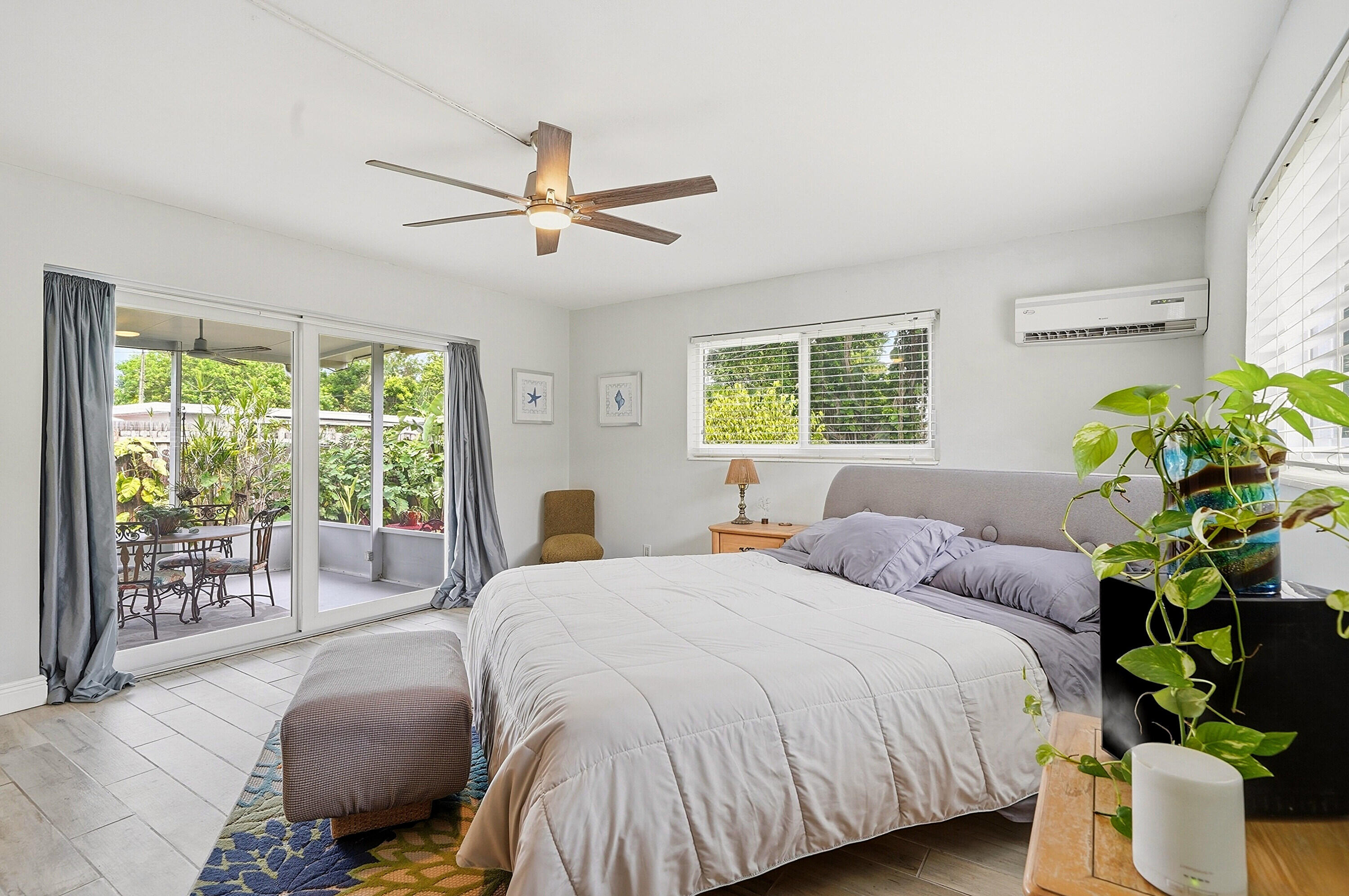 HOLLYWOOD LITTLE RANCHES - Residential