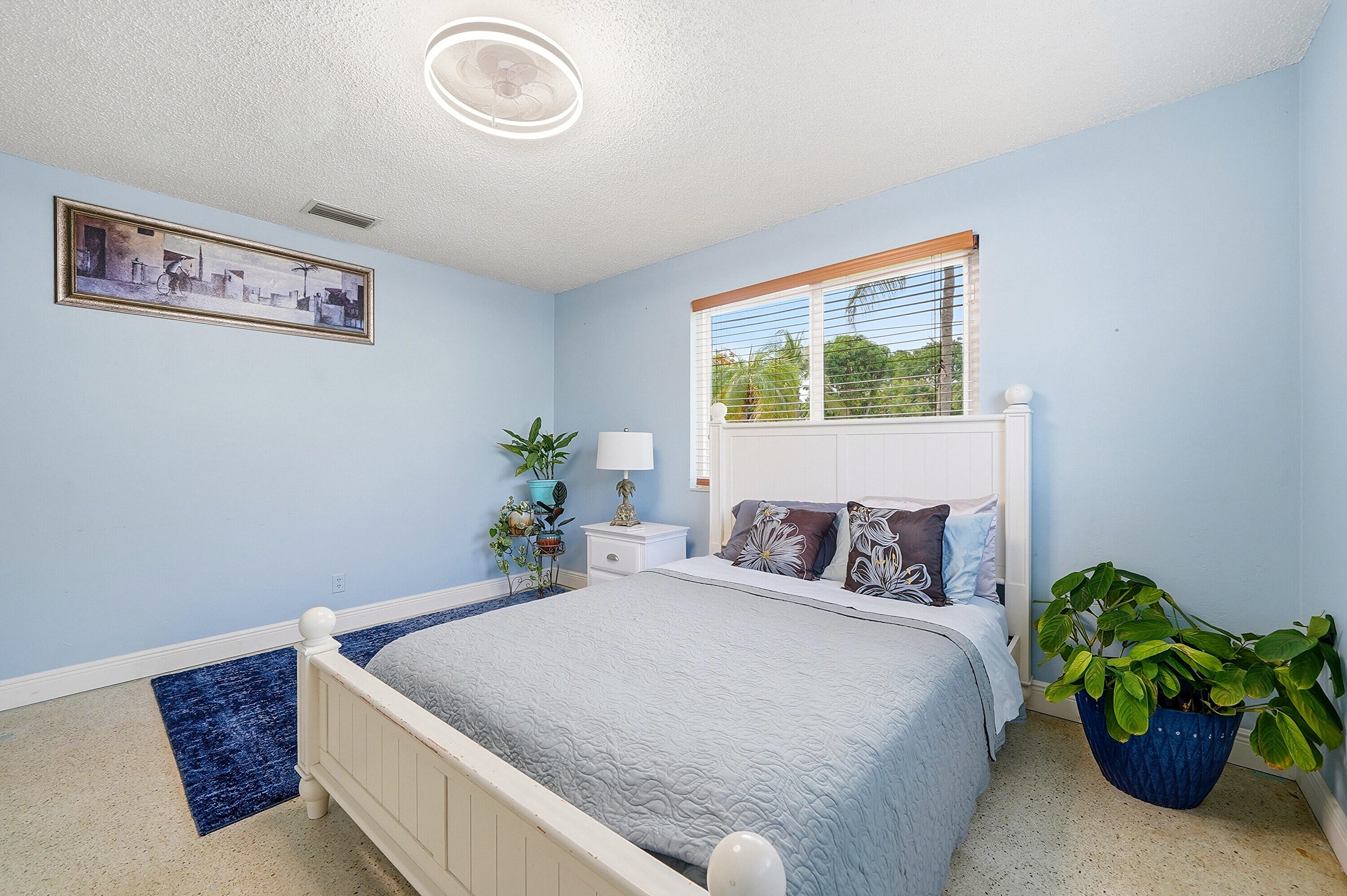 HOLLYWOOD LITTLE RANCHES - Residential