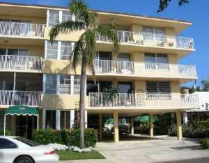 Palm Beach in town condo. 2 Bedroom/2 Bath with large living room. Wrap around balcony for complete privacy. Covered parking, pool and solarium. Charming 19 unit building. Walk to ocean, lake, shops, restaurants,beaches and hotels.