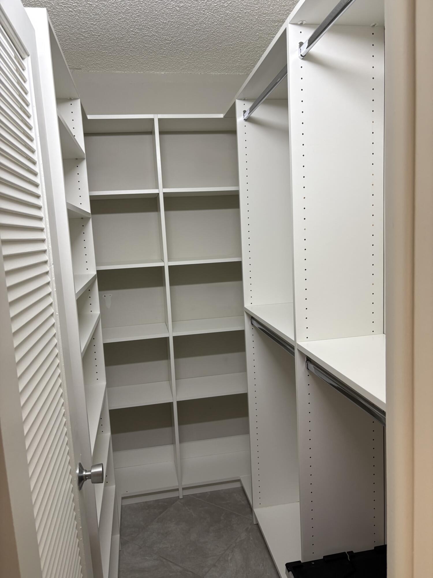 CHECK OUT HUGE PRICE DROP. GORGEOUS REMODELED 1ST FLOOR CONDO. CUSTOM DESIGNED KITCHEN W/ BUILT IN PANTRY & NEVER USED TOP OF THE LINE LG THIN Q STAINLESS STEEL APPLIANCES. MICRO HAS ABILITY AS A CONVECTION OVEN, COMBINATION ROAST & BAKE & BREAD PROOFER. BEDROOMS HAVE CUSTOM BUILT WALK  IN CLOSETS. BATHROOMS HAVE BEEN REMODELED.  NEW MOULDINGS & DOORS THROUGHOUT.  GOOGLE ALARM SYSTEM WITH CAMERAS & MOTION SENSORS. ATTACHED LIGHTED FIREPLACE. MAINTENANCE INCLUDES, WIFI, INTERNET, EXTENDED CABLE AND WATER. ENJOY THE FABULOUS LIFESTYLE KINGS POINT OFFERS. COURTESY BUSES GO TO THE CLUBHOUSE, THEATER AND SHOPPING.  THE CLUBHOUSE OFFERS INDOOR & OUTDOOR POOLS, SPA, STATE OF THE ART FITNESS CENTER, TENNIS, PICKLE BALL, CERAMICS, CARD ROOMS AND NUMEROUS CLUBS FOR YOUR ENJOYMENT. ASSOC STATES 55+  ASSOC STATES CREDIT SCORE OF 690, NO RENTING UNTIL AFTER FIRST YEAR OF OWNERSHIP, PROVIDING LIMIT HASN'T BEEN REACHED. ONE YEAR'S MAINTENANCE HELD FOR 1 YEAR. SELLER WILL PAY OFF ASSESSMENT AT CLOSING
