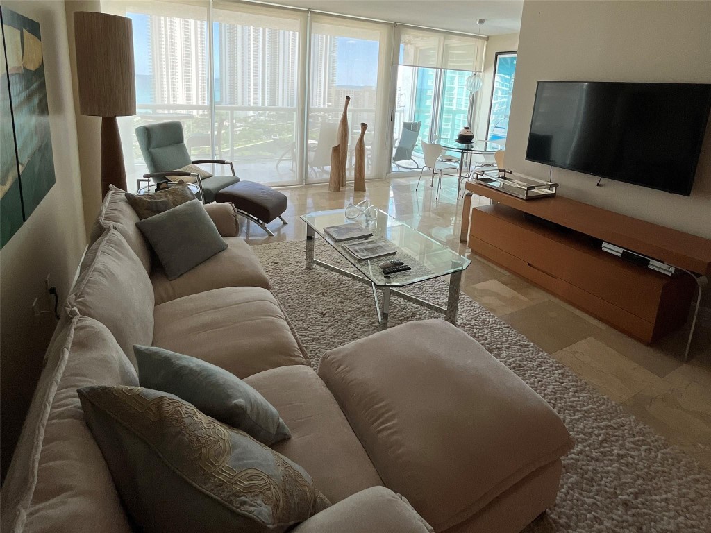 OCEANIA V - Residential