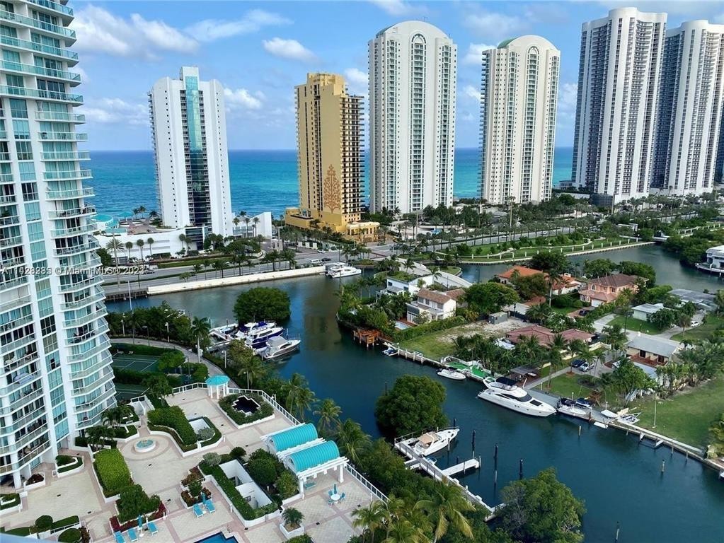 OCEANIA V - Residential
