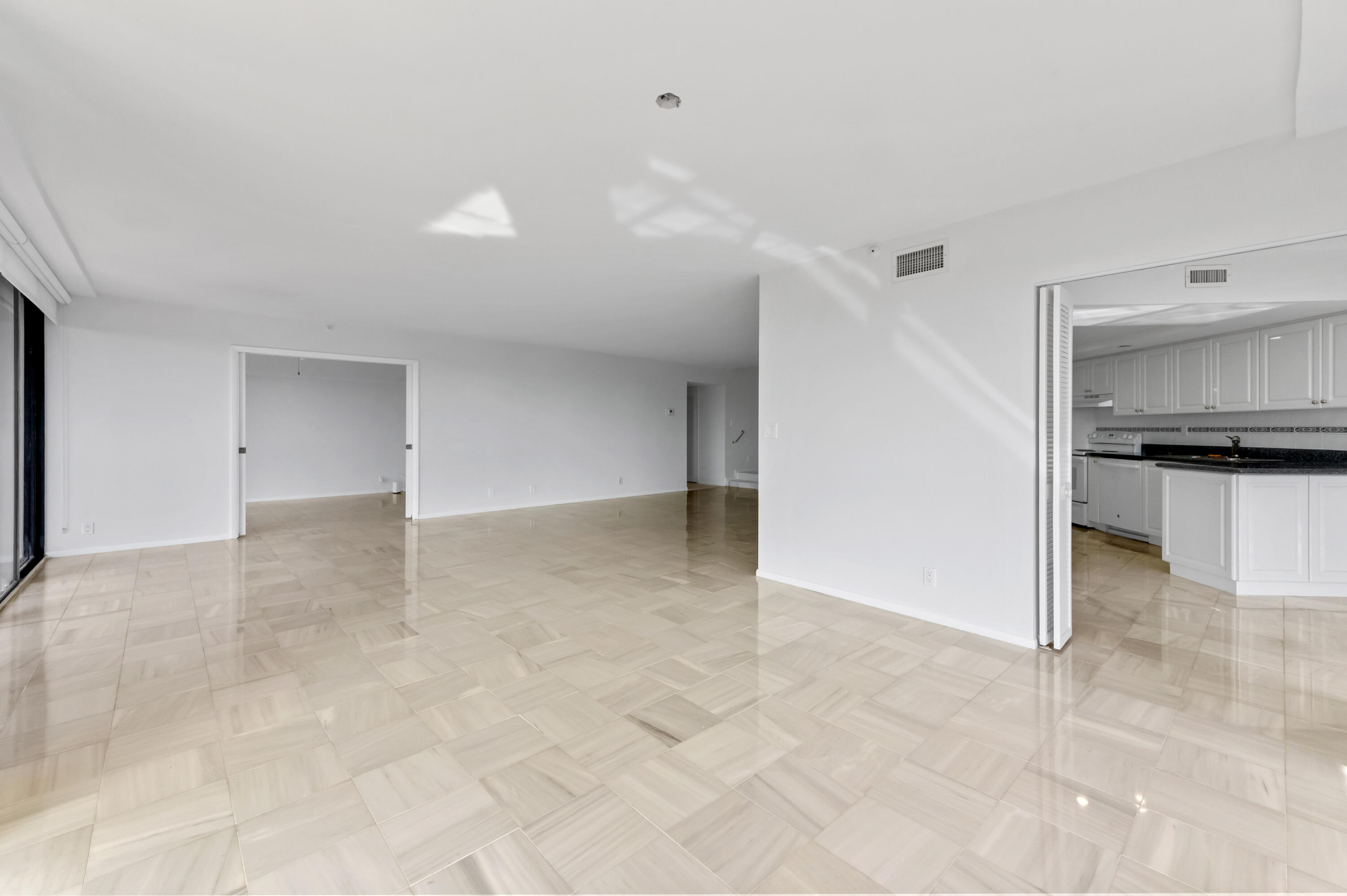 LANDS OF THE PRESIDENT/CONSULATE CONDO - Residential