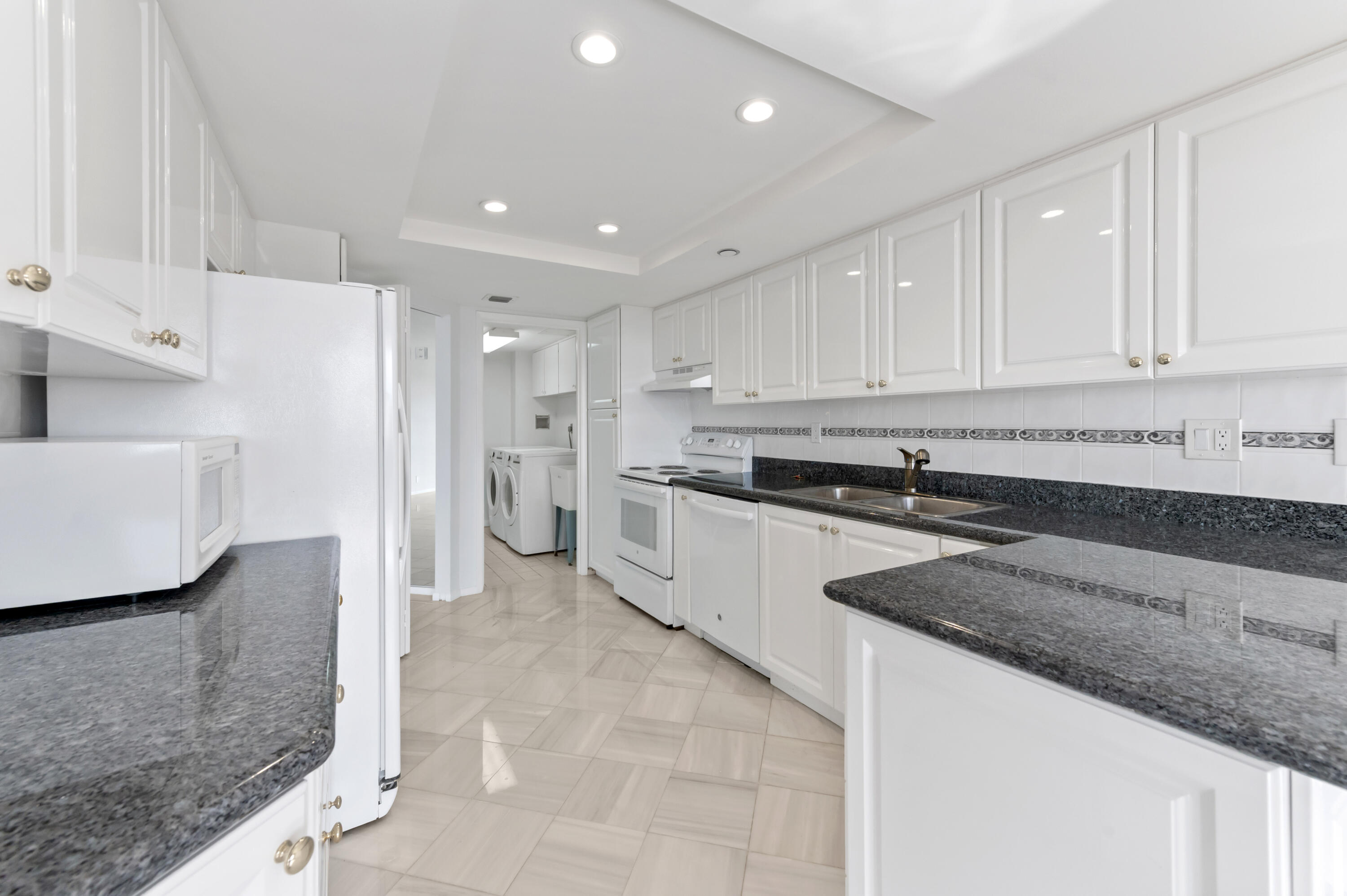 LANDS OF THE PRESIDENT/CONSULATE CONDO - Residential