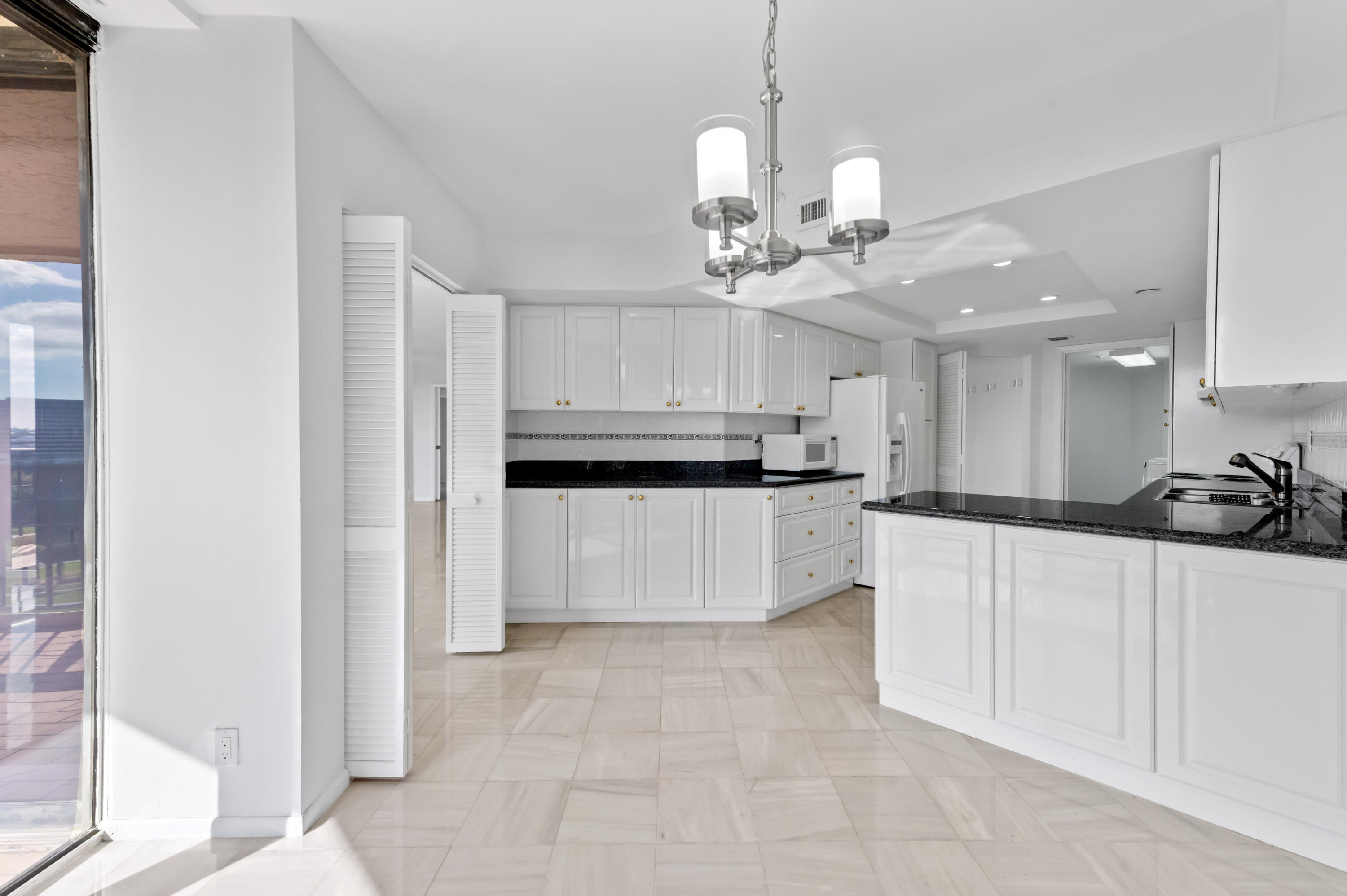 LANDS OF THE PRESIDENT/CONSULATE CONDO - Residential