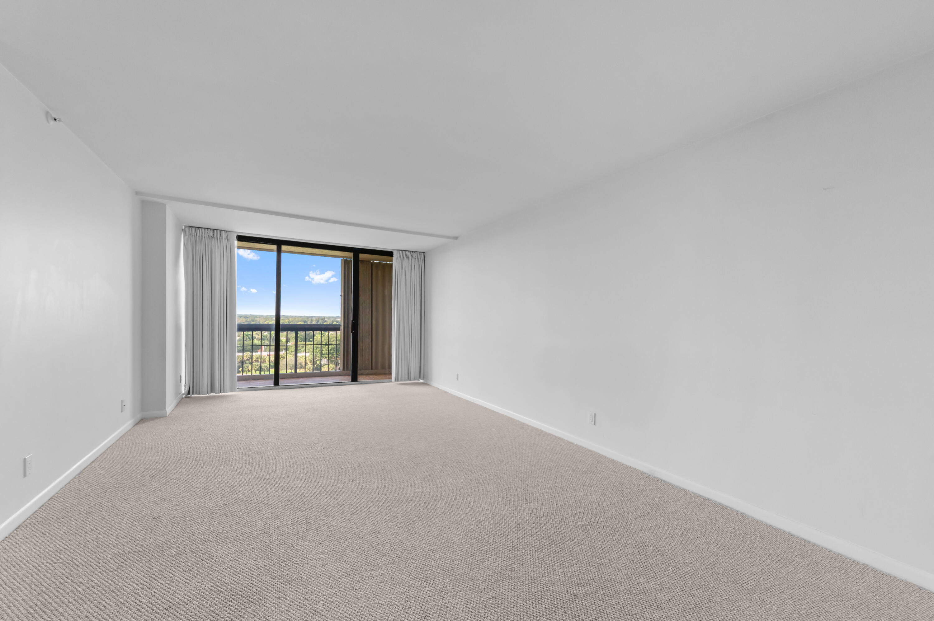 LANDS OF THE PRESIDENT/CONSULATE CONDO - Residential