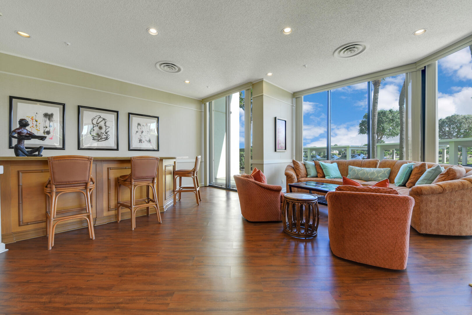 LANDS OF THE PRESIDENT/CONSULATE CONDO - Residential