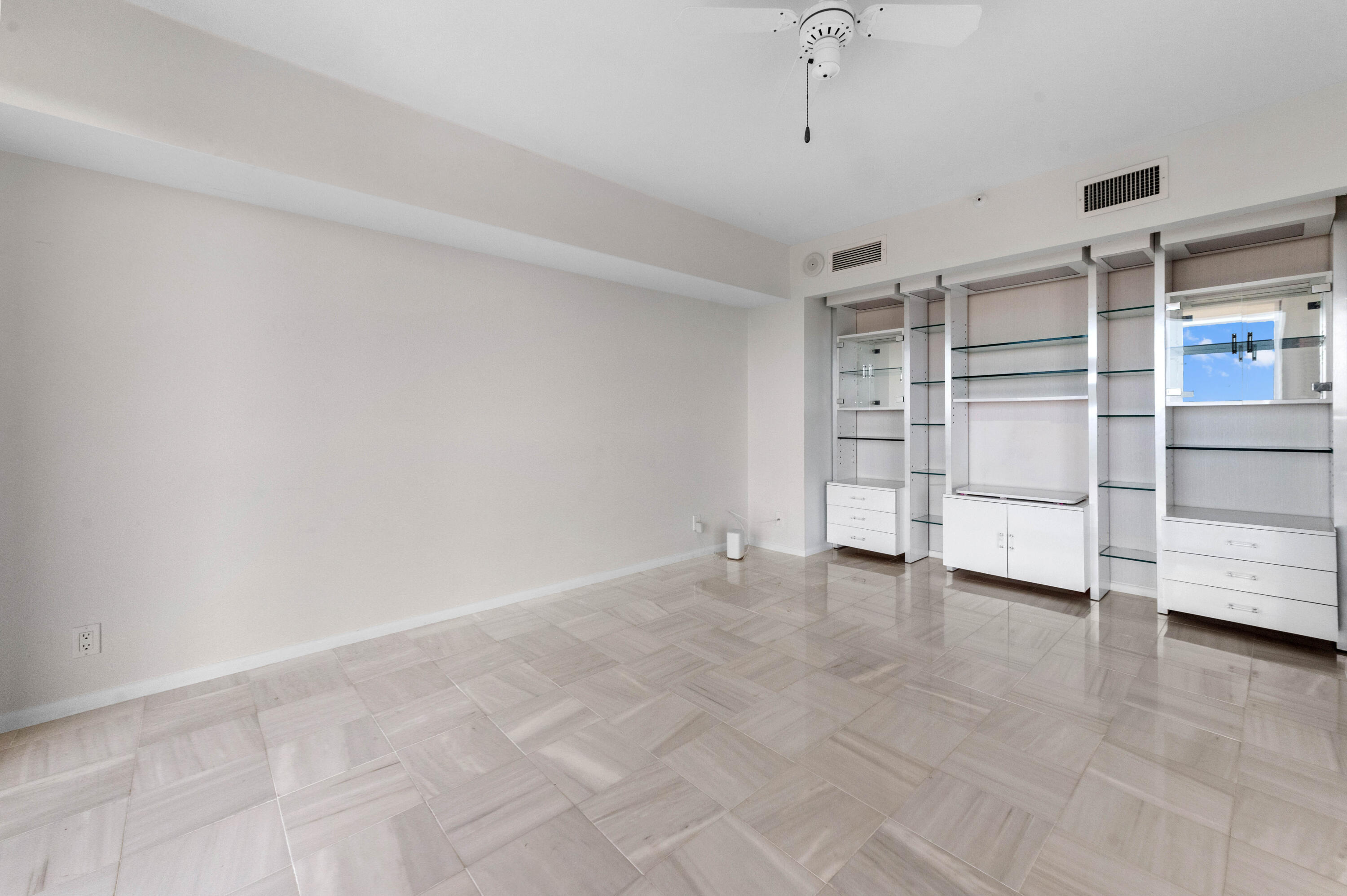LANDS OF THE PRESIDENT/CONSULATE CONDO - Residential