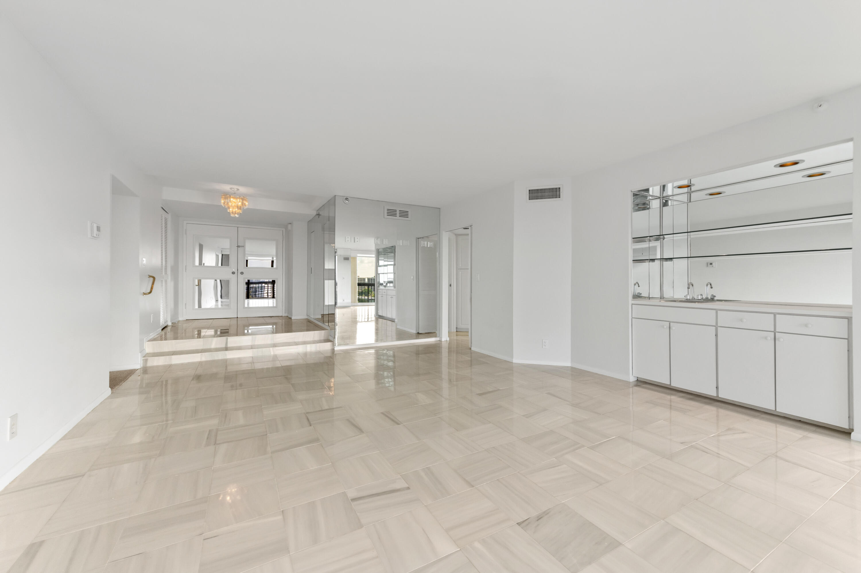 LANDS OF THE PRESIDENT/CONSULATE CONDO - Residential