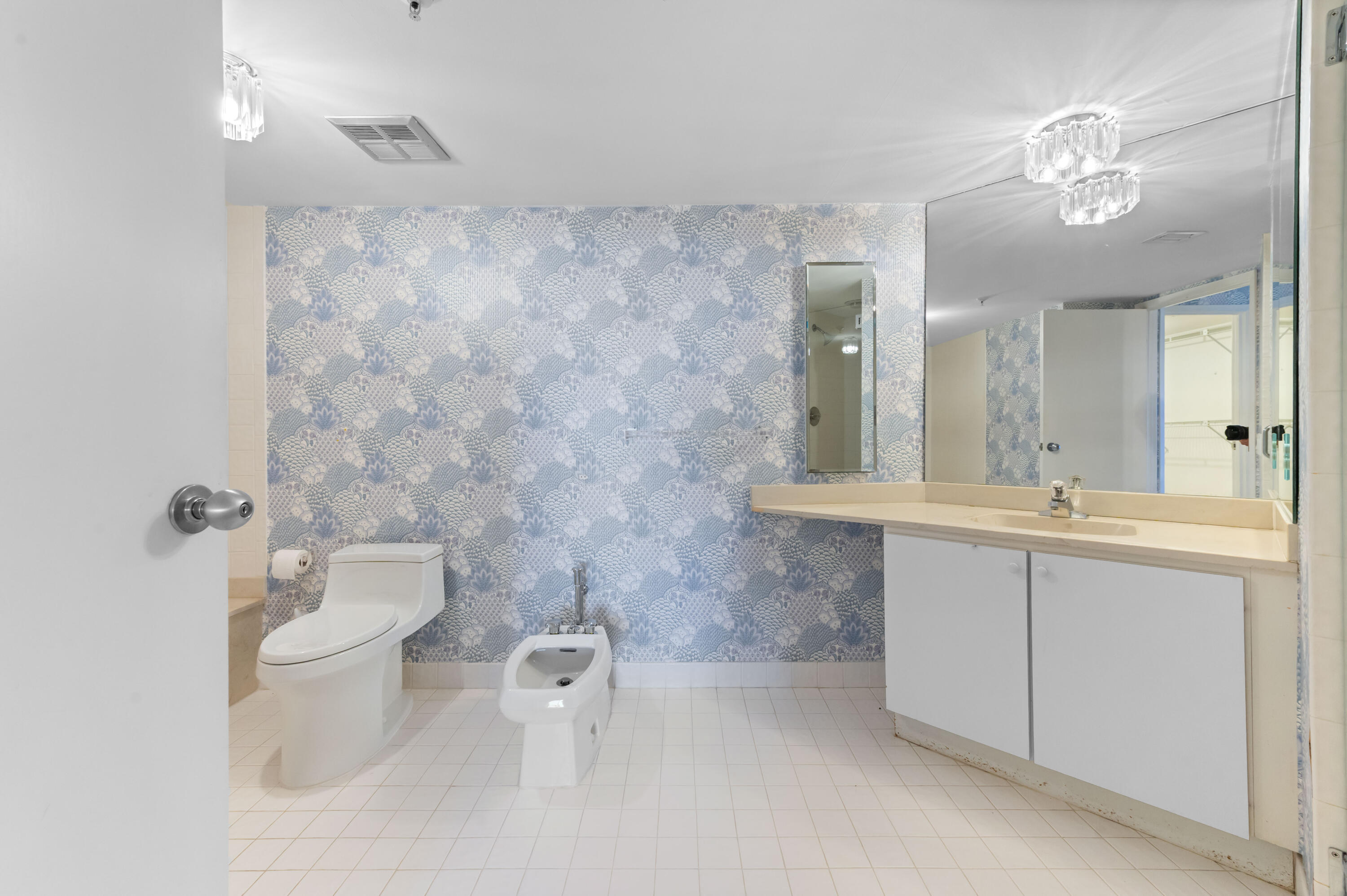 LANDS OF THE PRESIDENT/CONSULATE CONDO - Residential