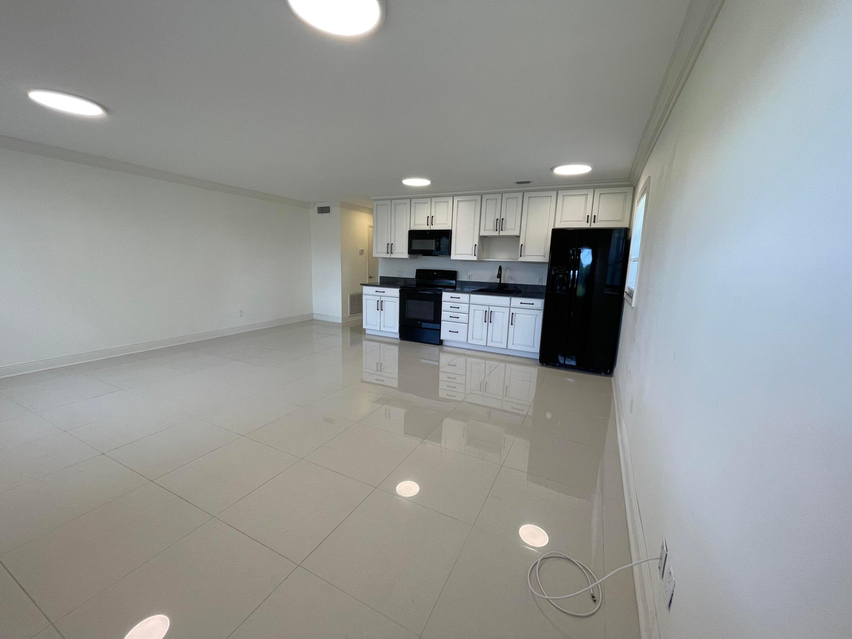 VISTA DEL LAGO CONDO - Residential Lease