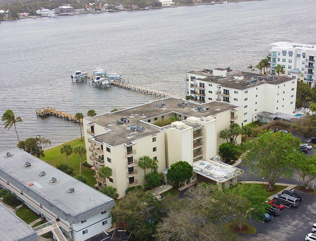 HIDDEN BANYAN CONDO - Residential