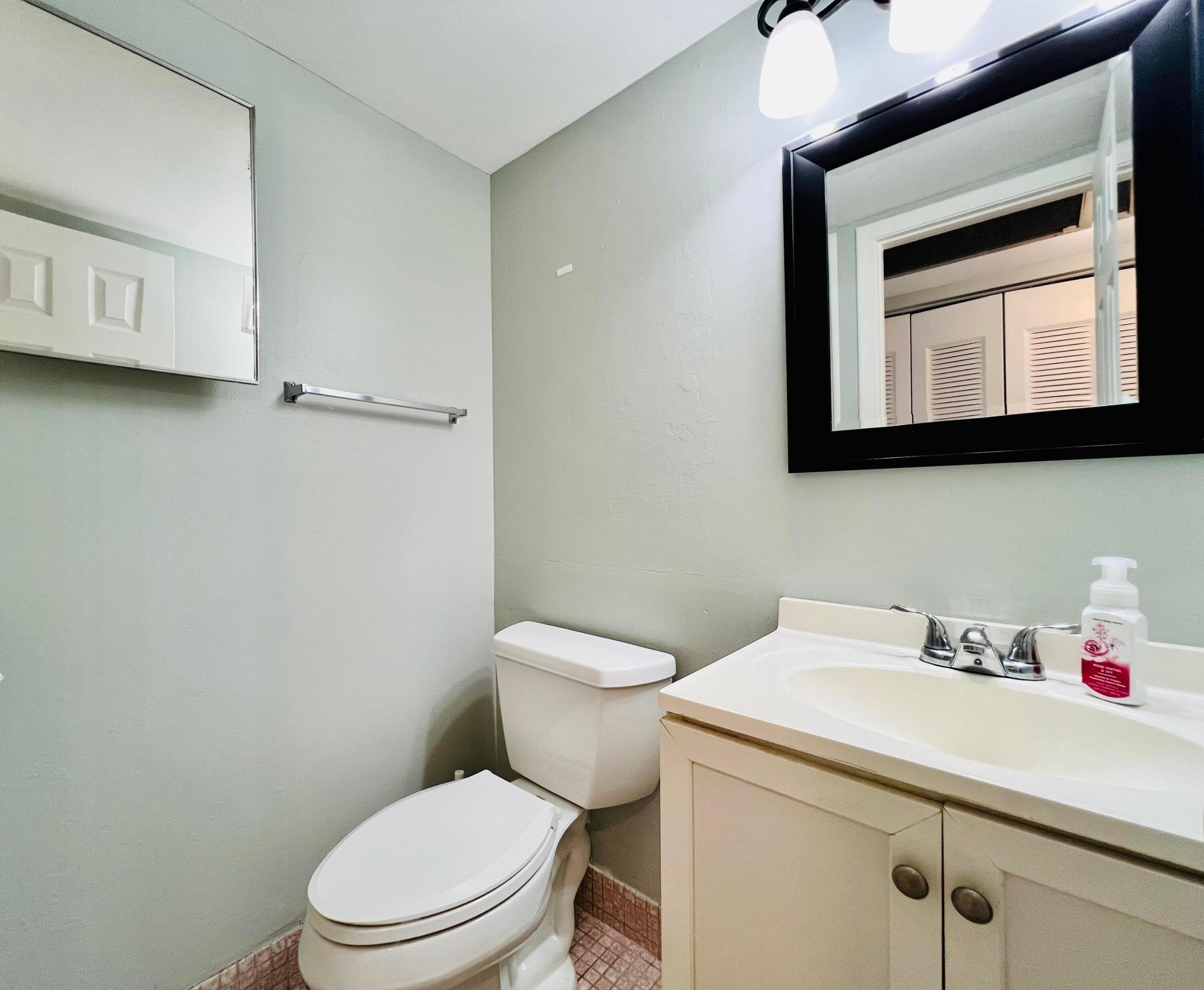 CENTURY VILLAGE - SOUTHAMPTON CONDO - Residential