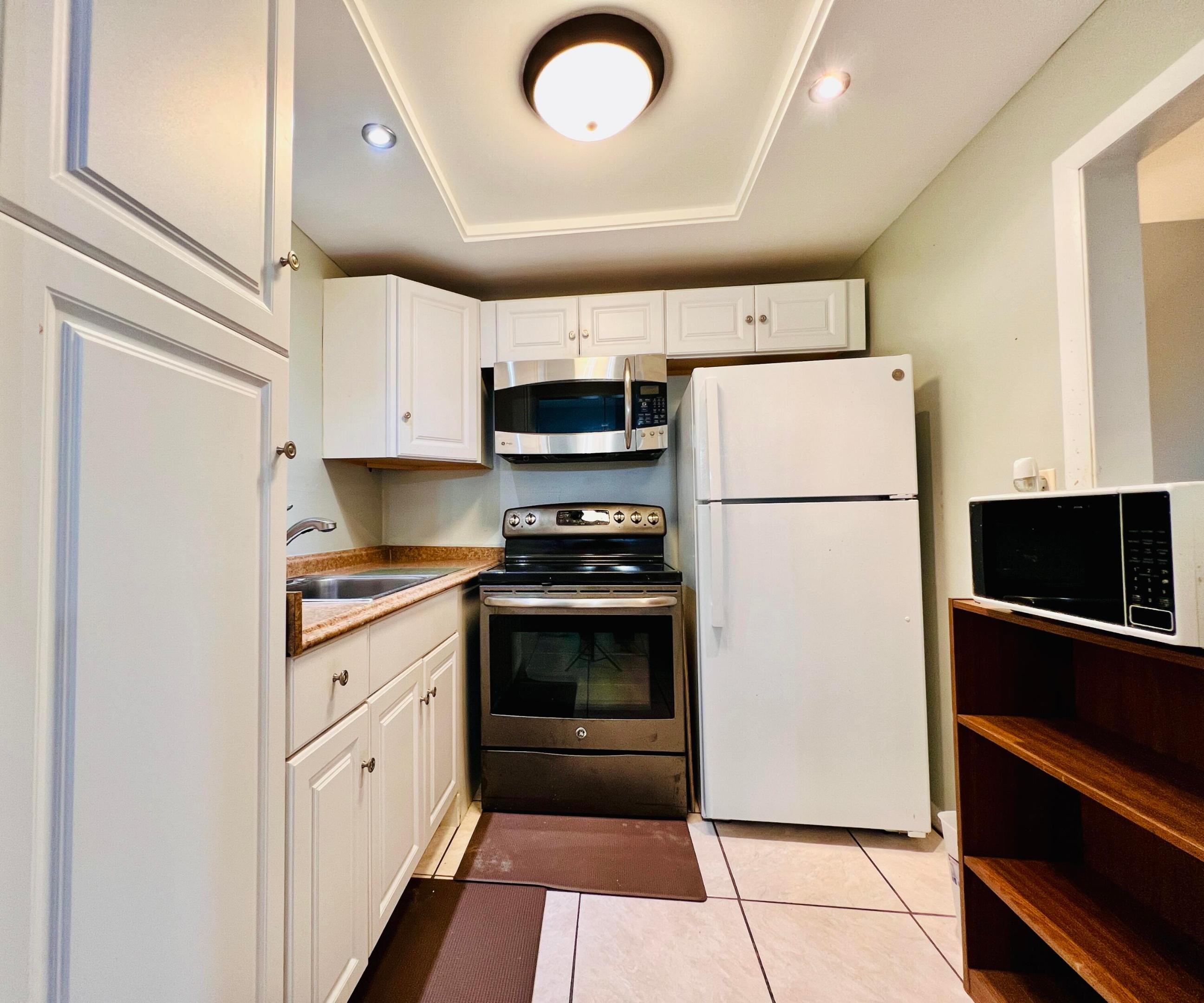 CENTURY VILLAGE - SOUTHAMPTON CONDO - Residential