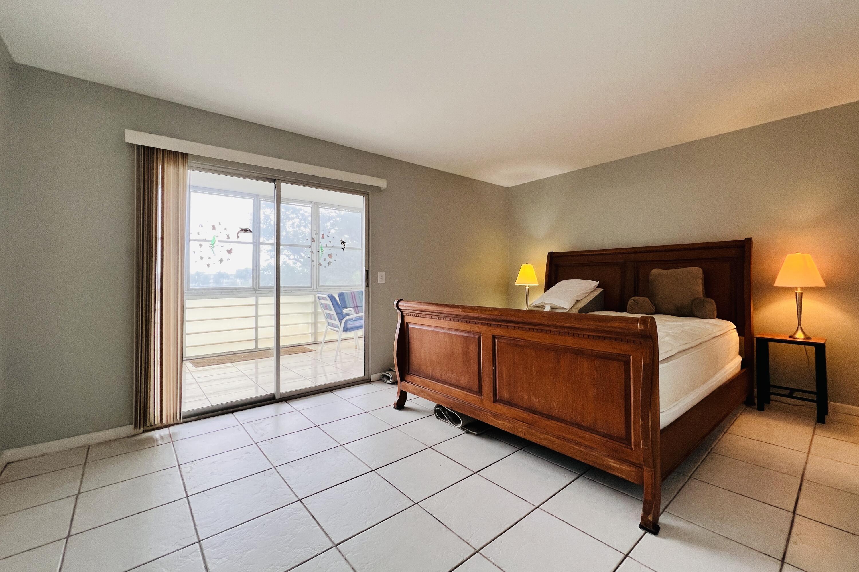 CENTURY VILLAGE - SOUTHAMPTON CONDO - Residential