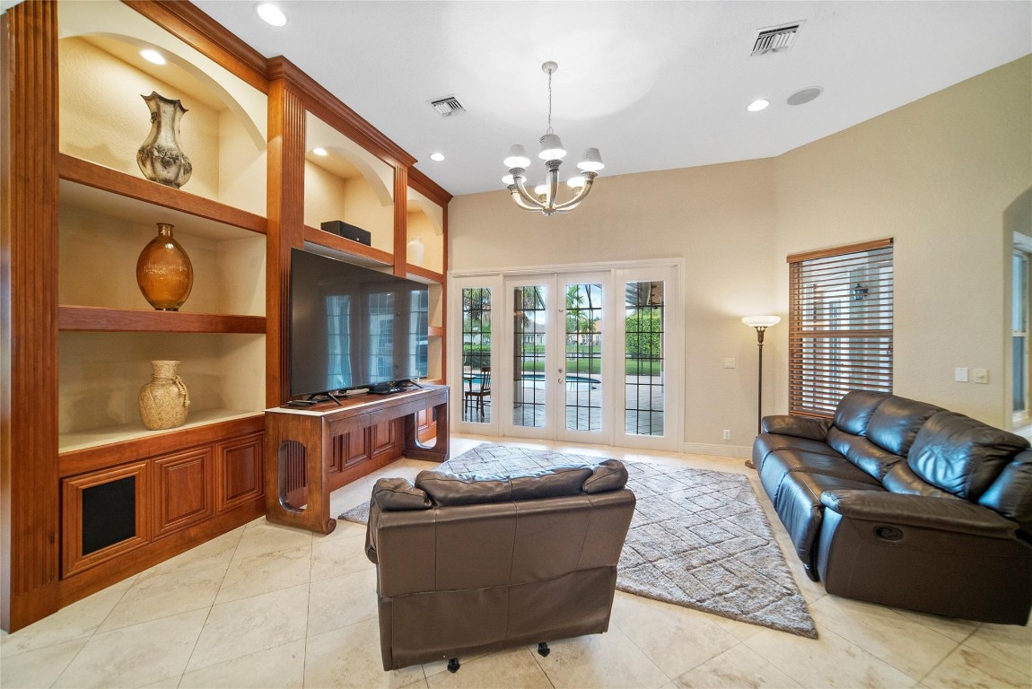PARKLAND ISLES - Residential