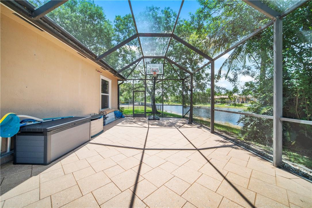 PARKLAND ISLES - Residential