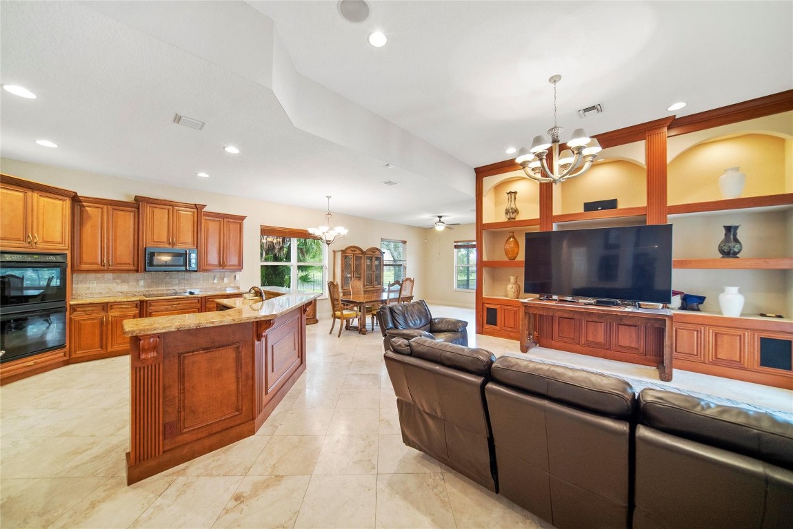 PARKLAND ISLES - Residential