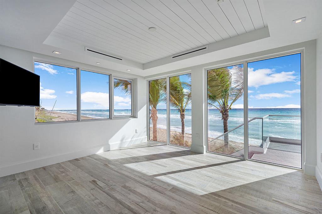 YACHT HOUSE CONDO - Residential
