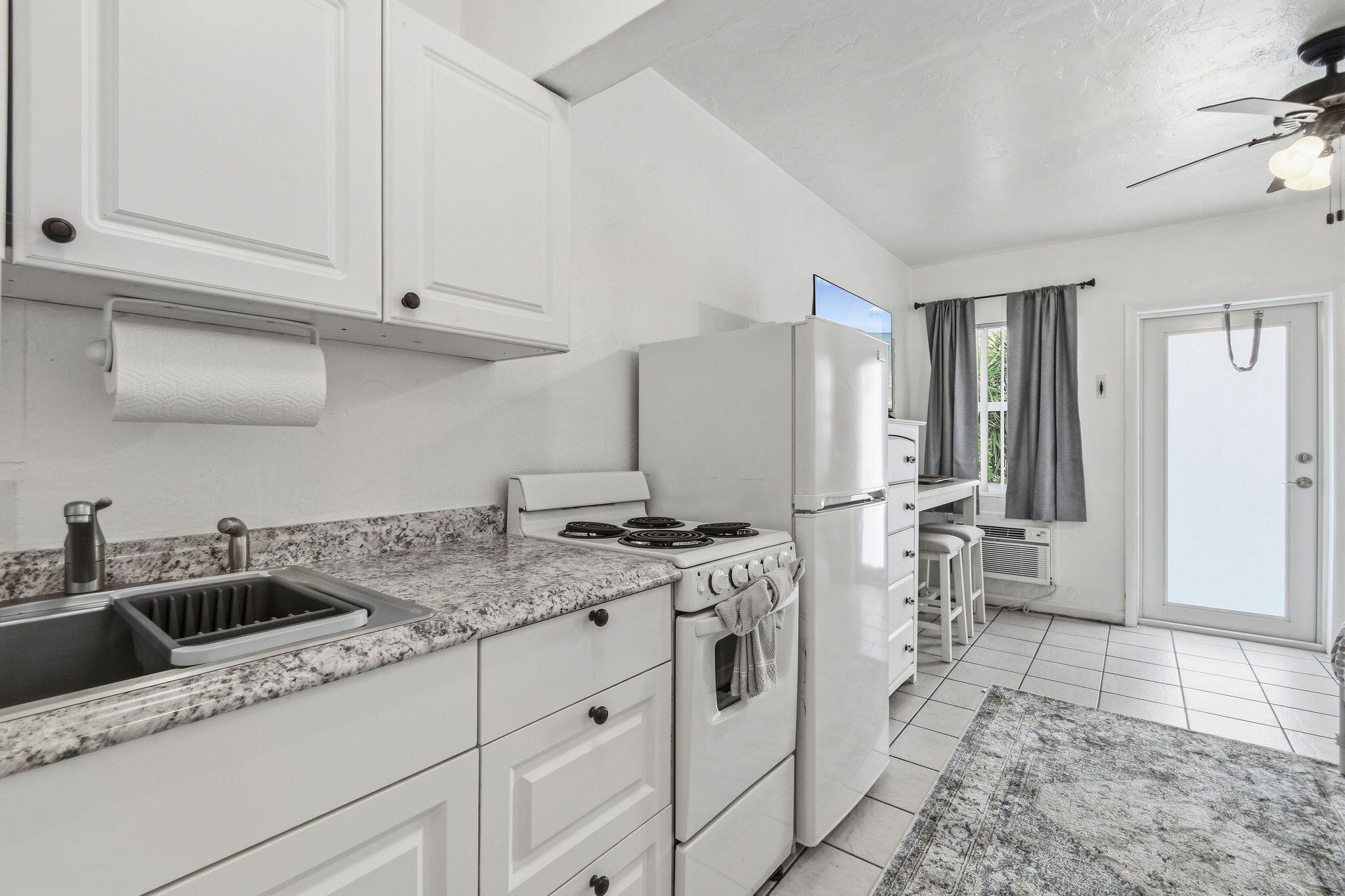 PALM BEACH SHORES IN PB 23 PGS 29 TO 32 INC - Residential Lease
