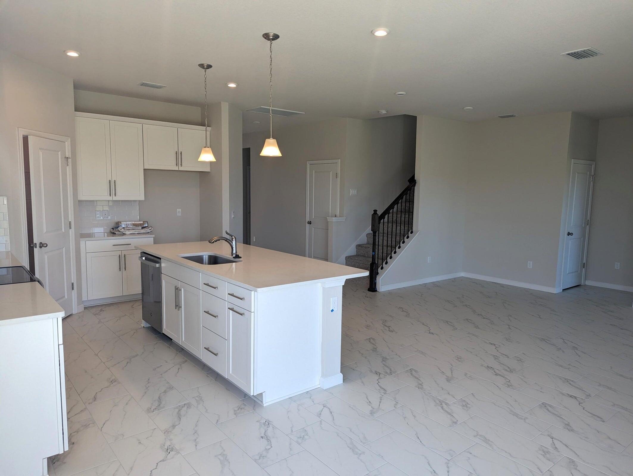 VERANO SOUTH PUD 1 - POD C - PLAT NO. 4 - Residential Lease