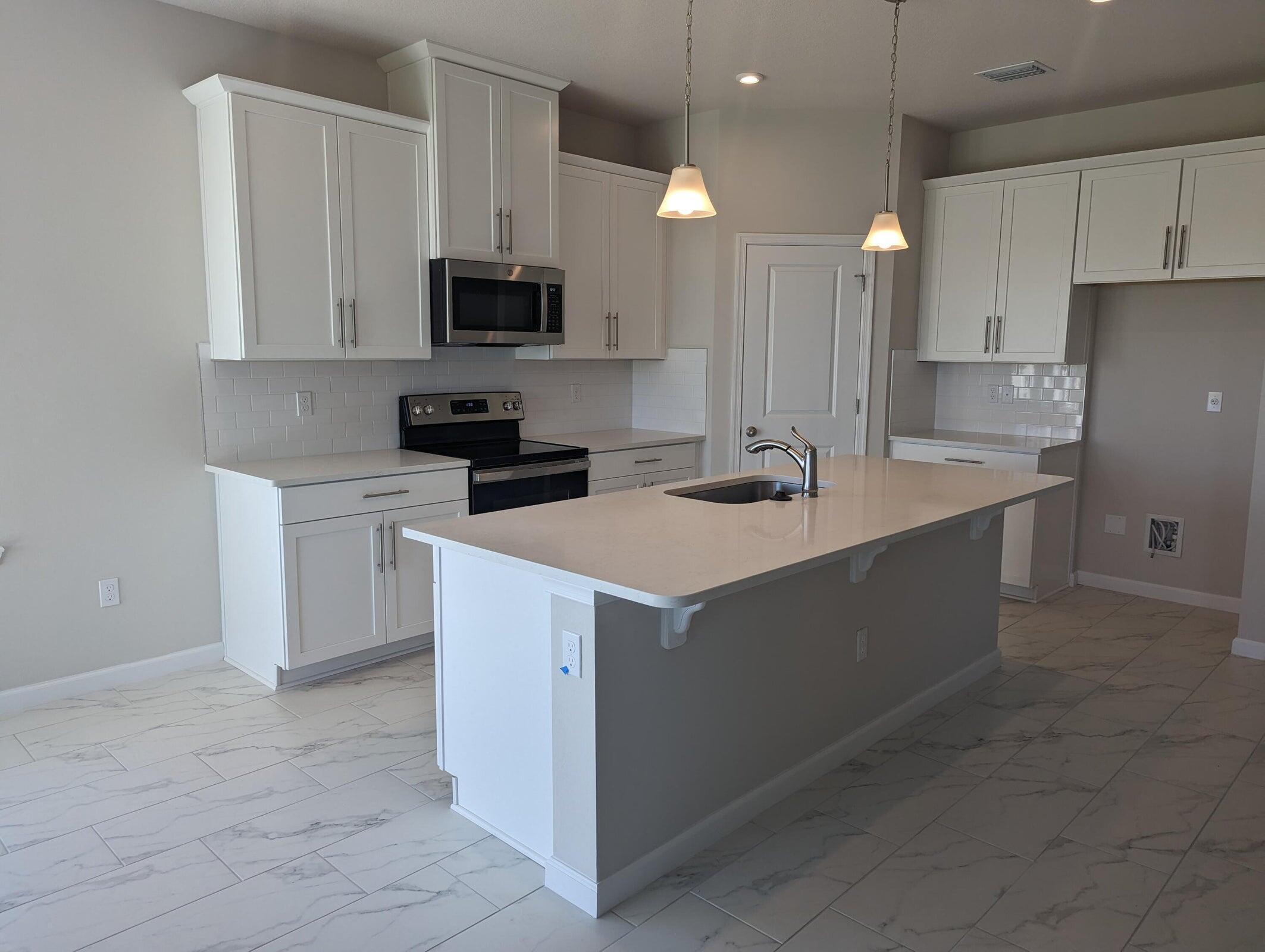 VERANO SOUTH PUD 1 - POD C - PLAT NO. 4 - Residential Lease
