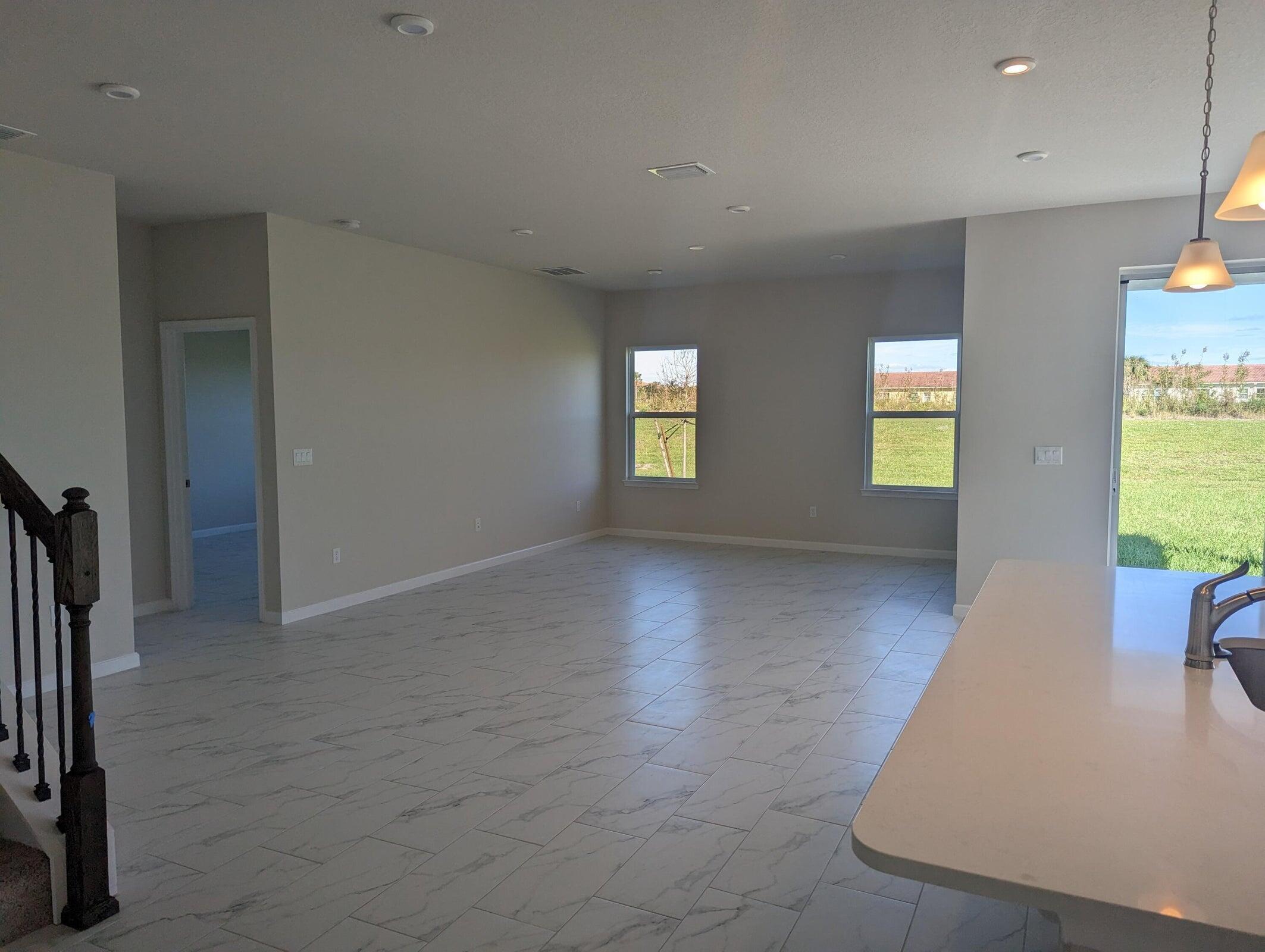 VERANO SOUTH PUD 1 - POD C - PLAT NO. 4 - Residential Lease
