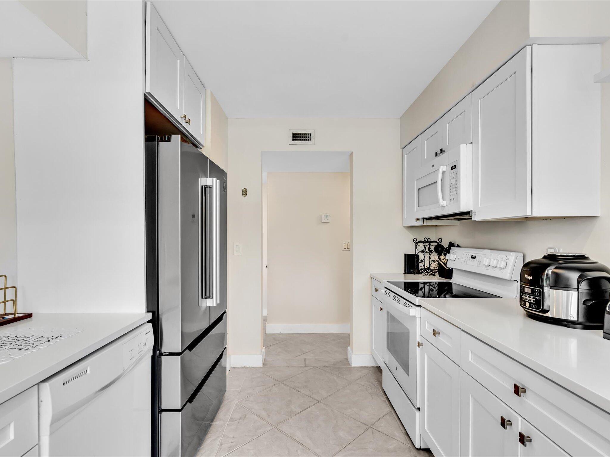 LAVERS DELRAY RACQUET CLUB CONDO - Residential Lease