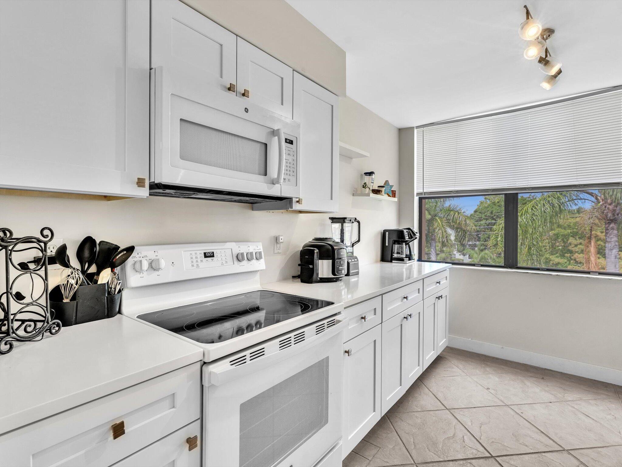 LAVERS DELRAY RACQUET CLUB CONDO - Residential Lease