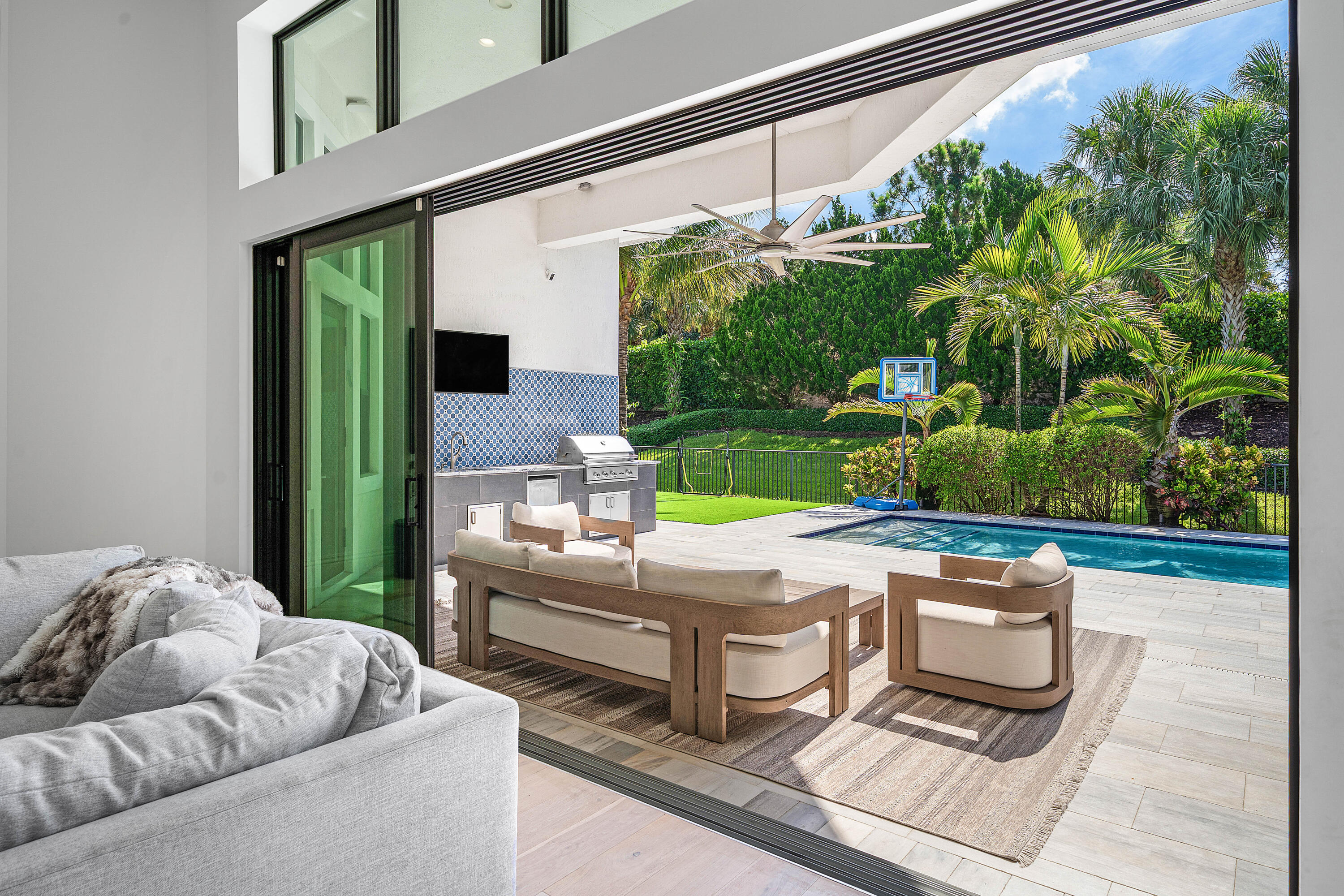 ROYAL PALM POLO - Residential