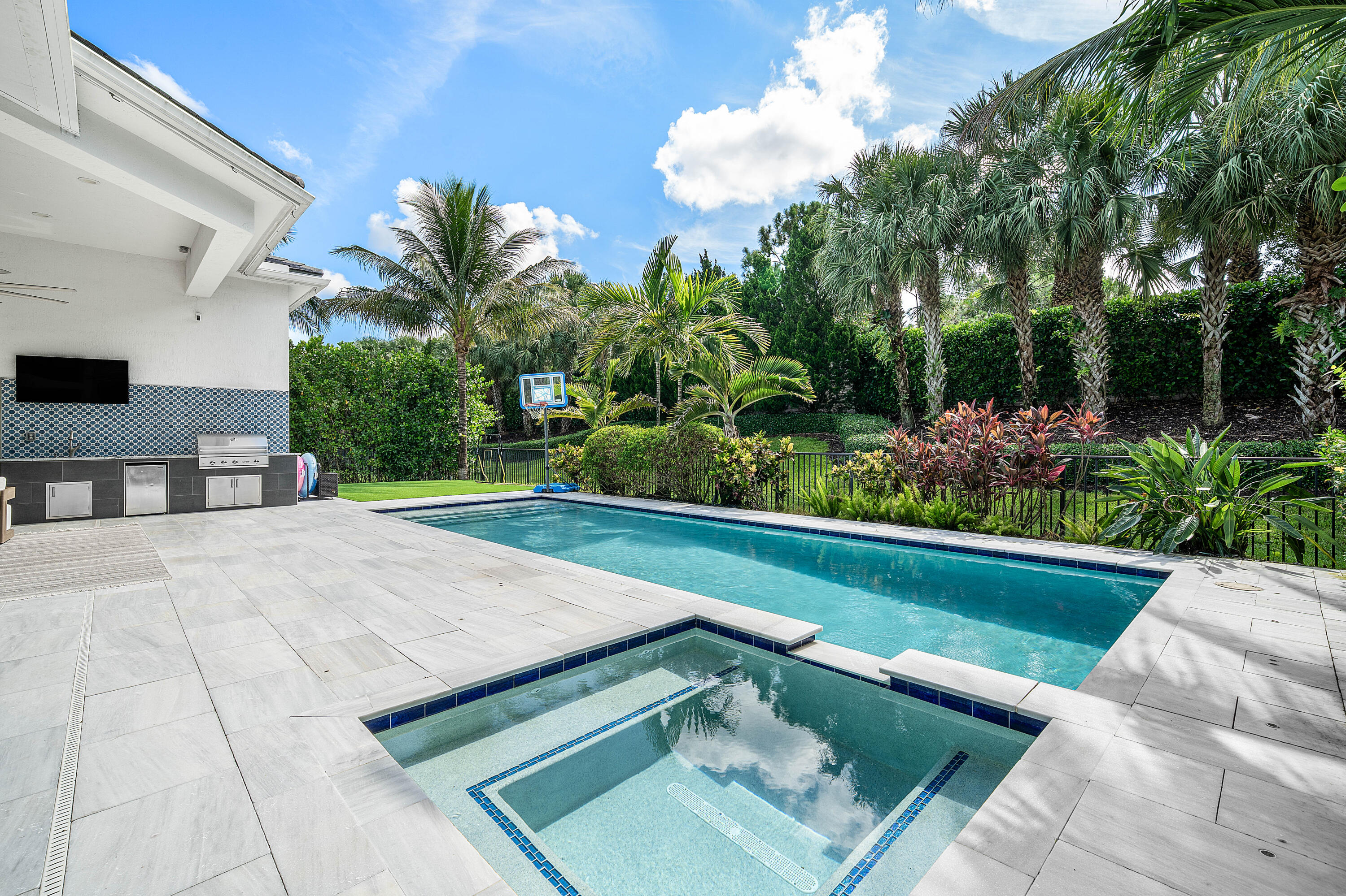 ROYAL PALM POLO - Residential