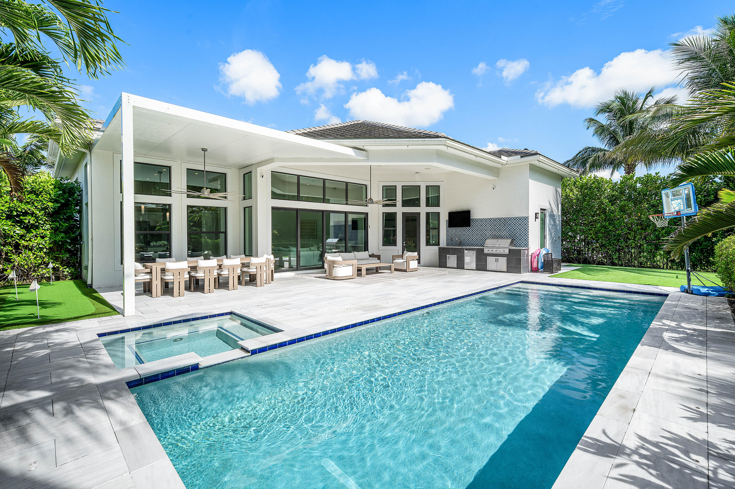 ROYAL PALM POLO - Residential