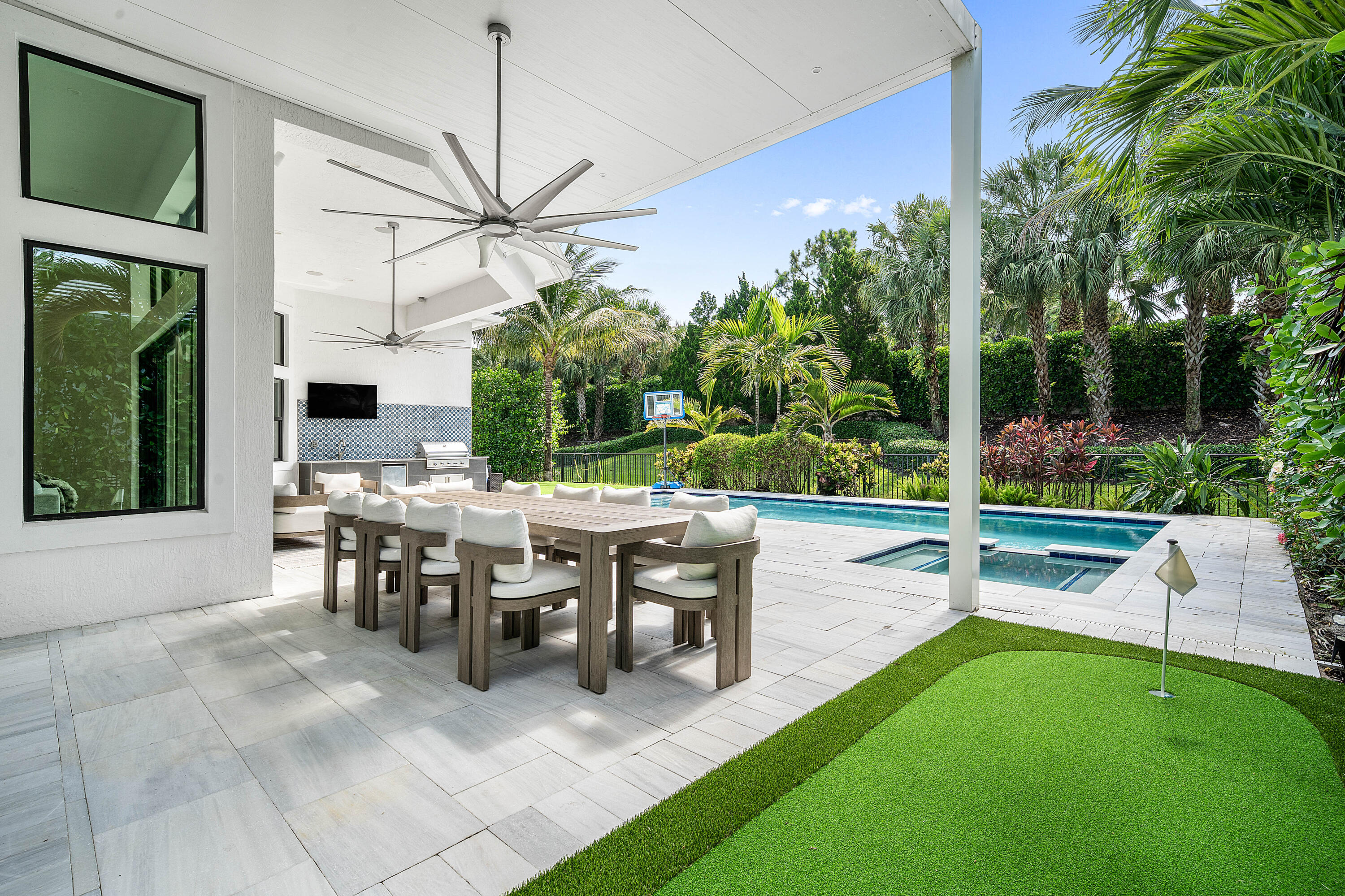 ROYAL PALM POLO - Residential